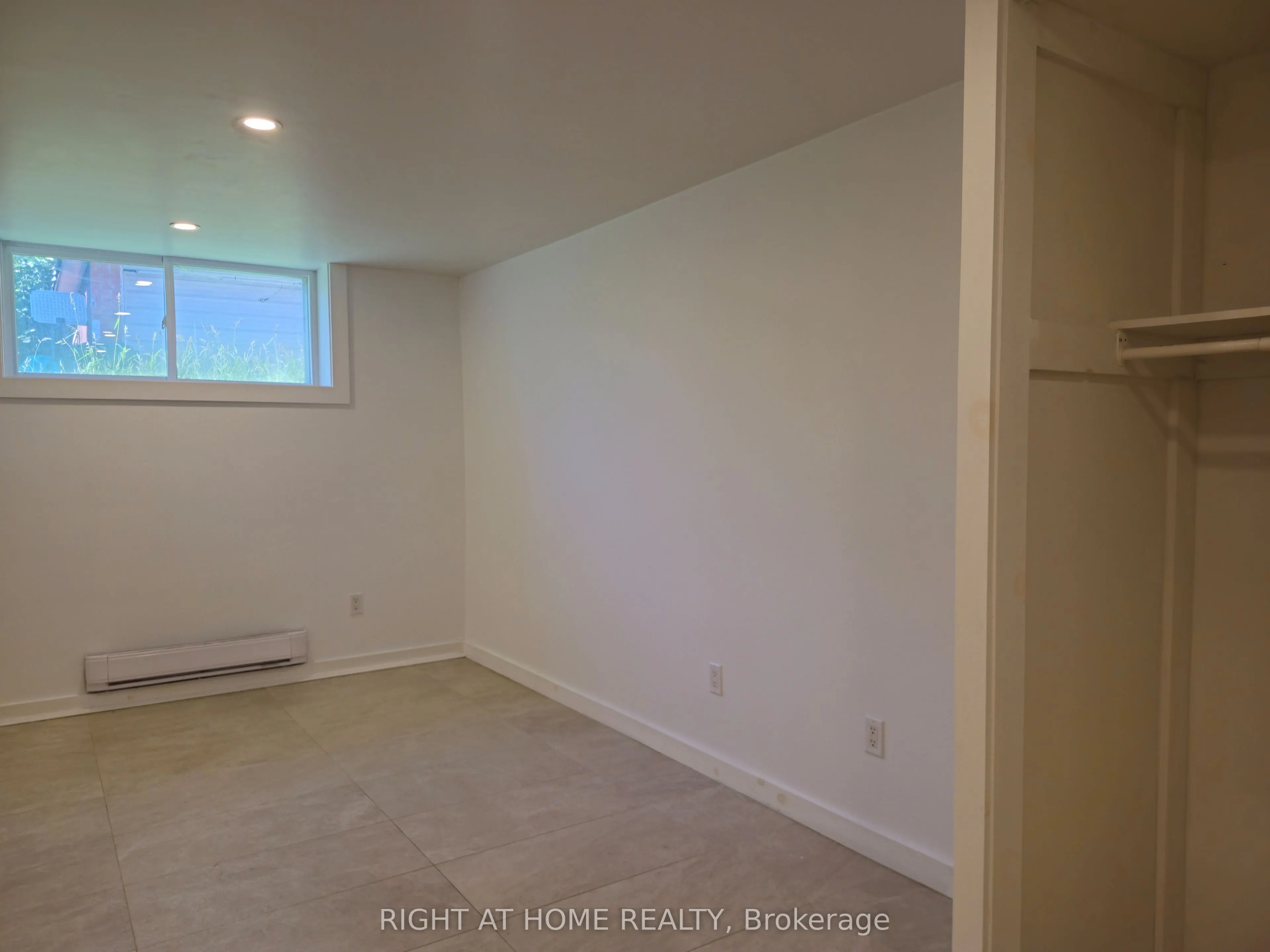 198 Coxwell Avenue, #Basement