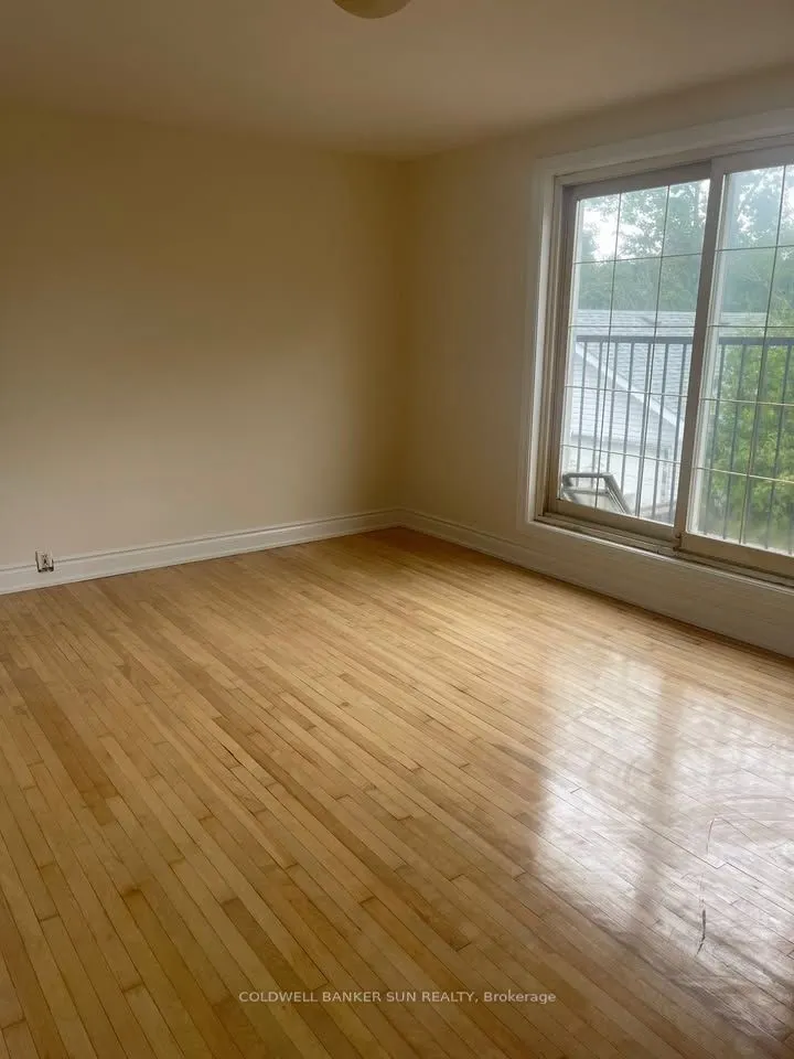 220 Bloor Street W