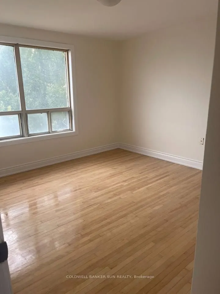 220 Bloor Street W
