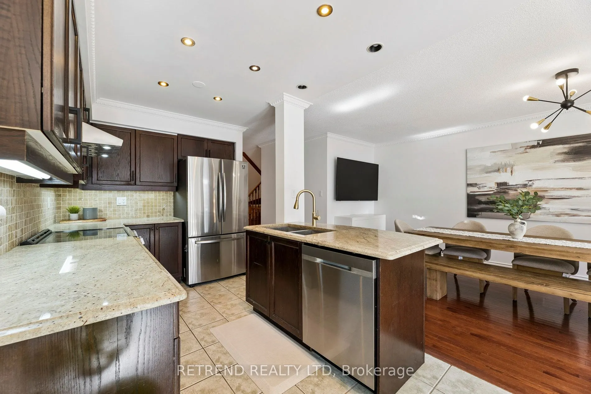 721 Swan Place