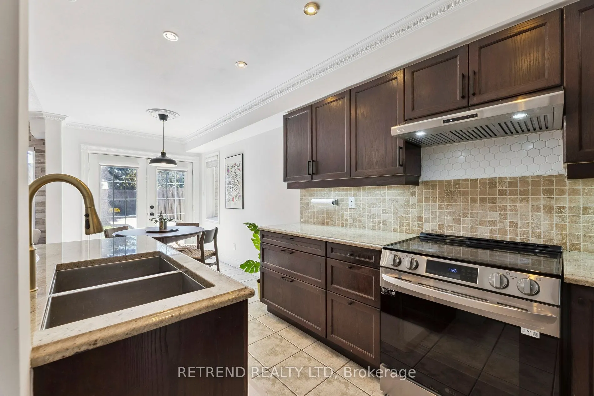 721 Swan Place