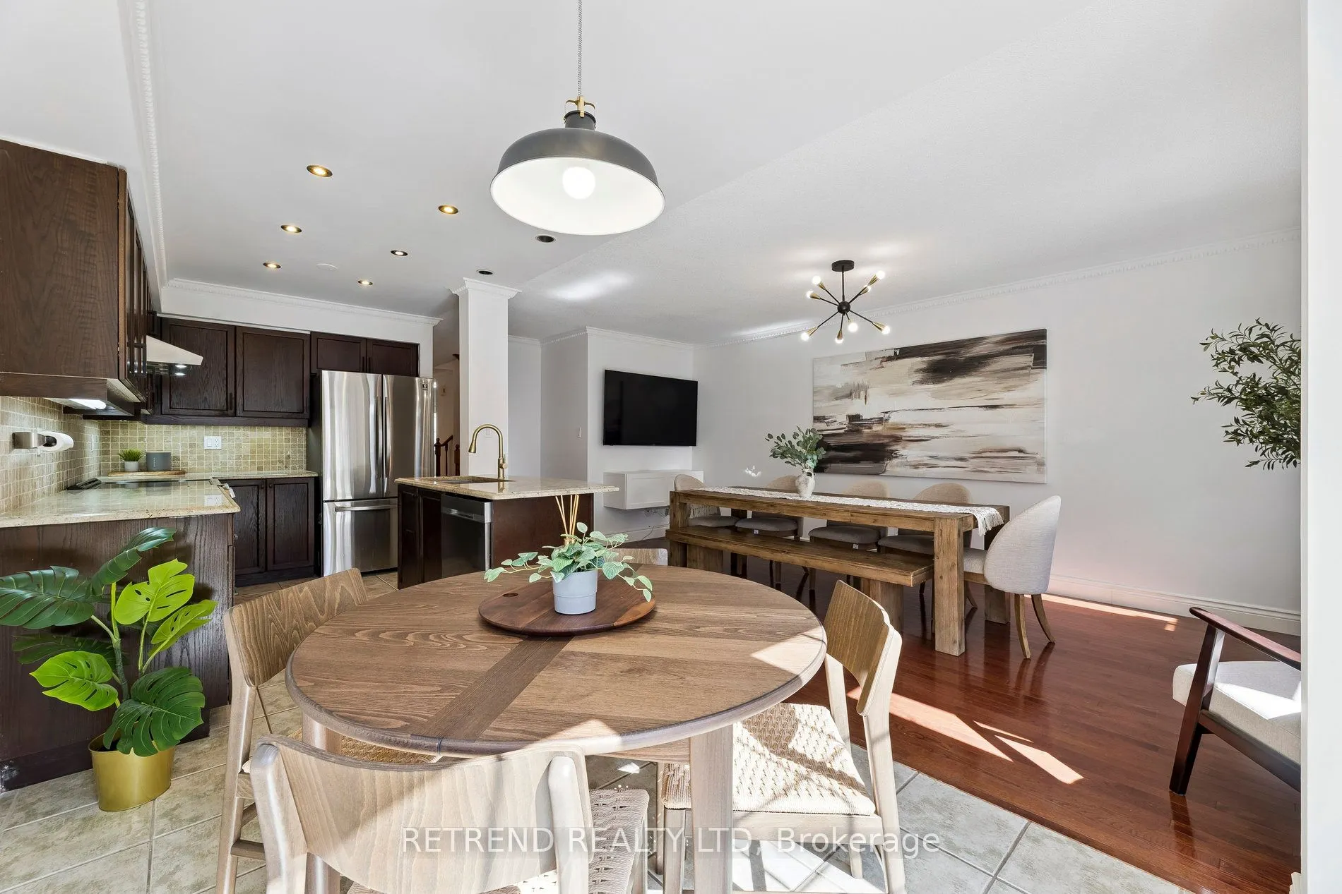 721 Swan Place