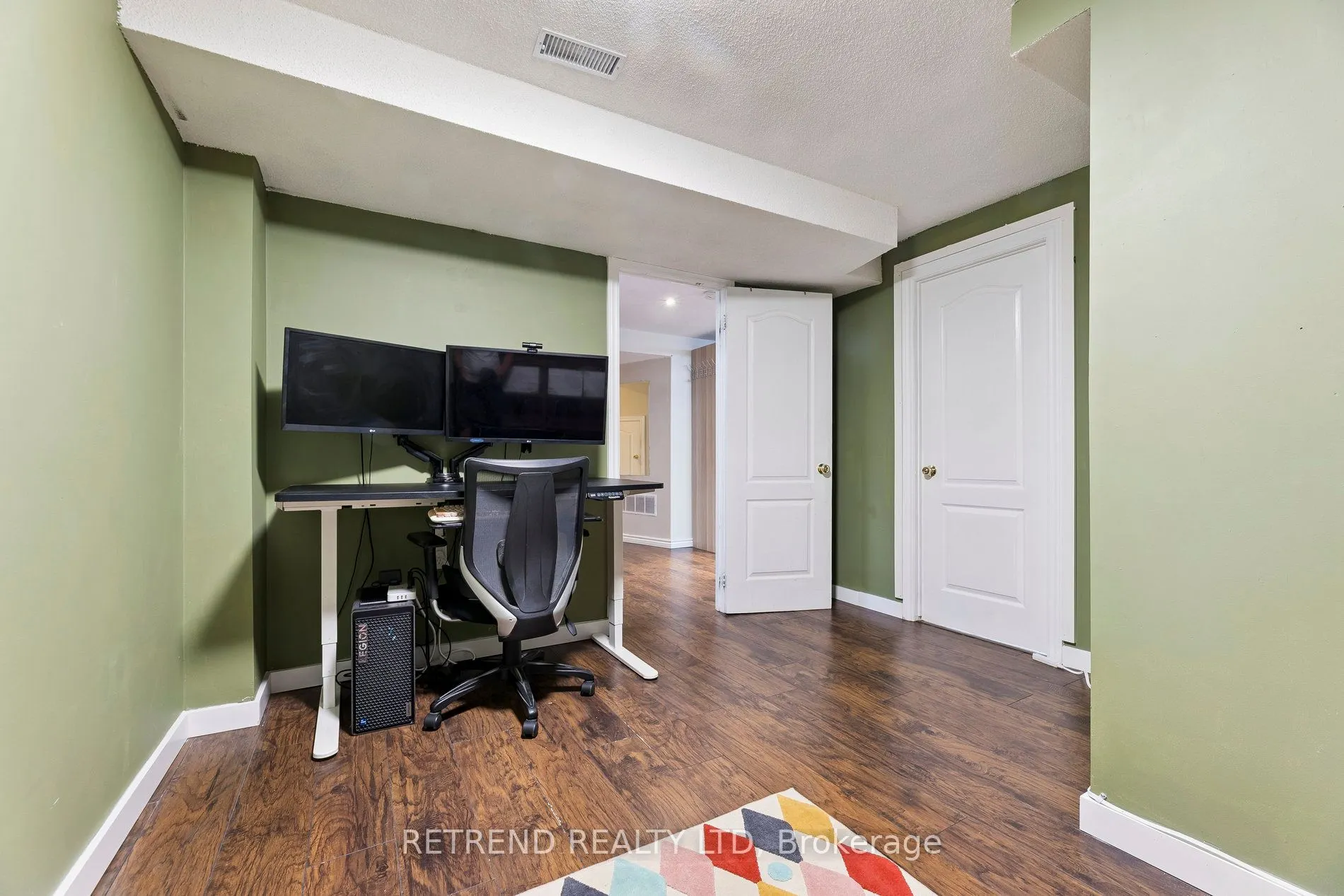 721 Swan Place