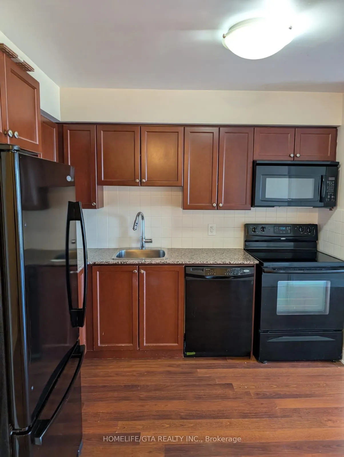 135 Village Green Square, #3916