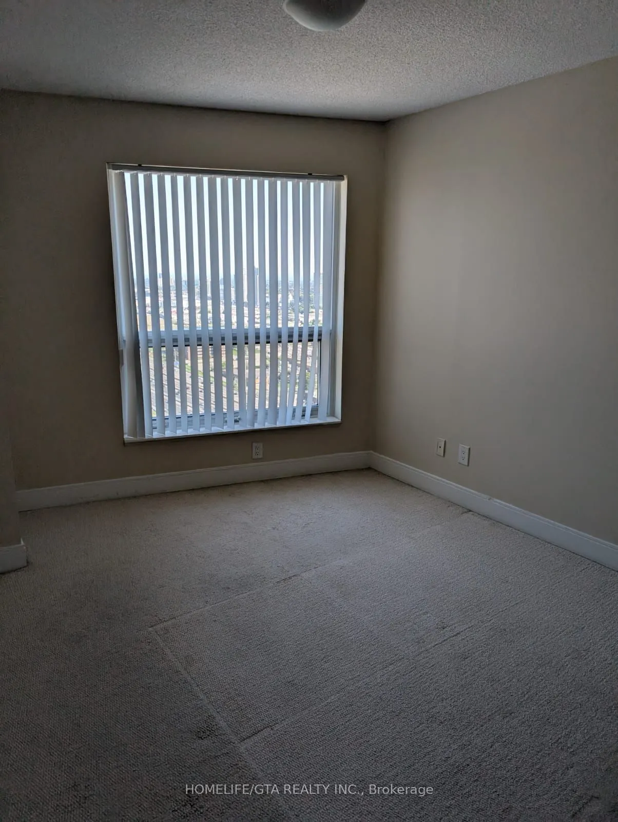 135 Village Green Square, #3916