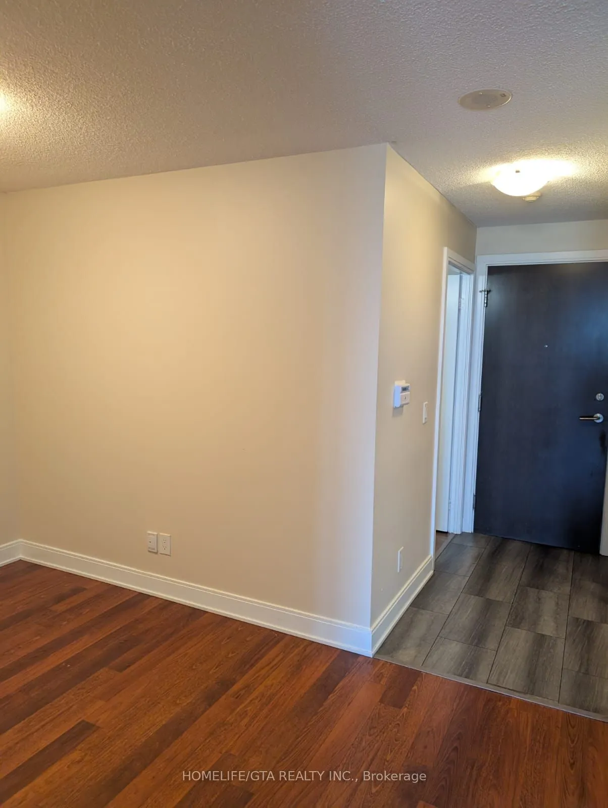 135 Village Green Square, #3916