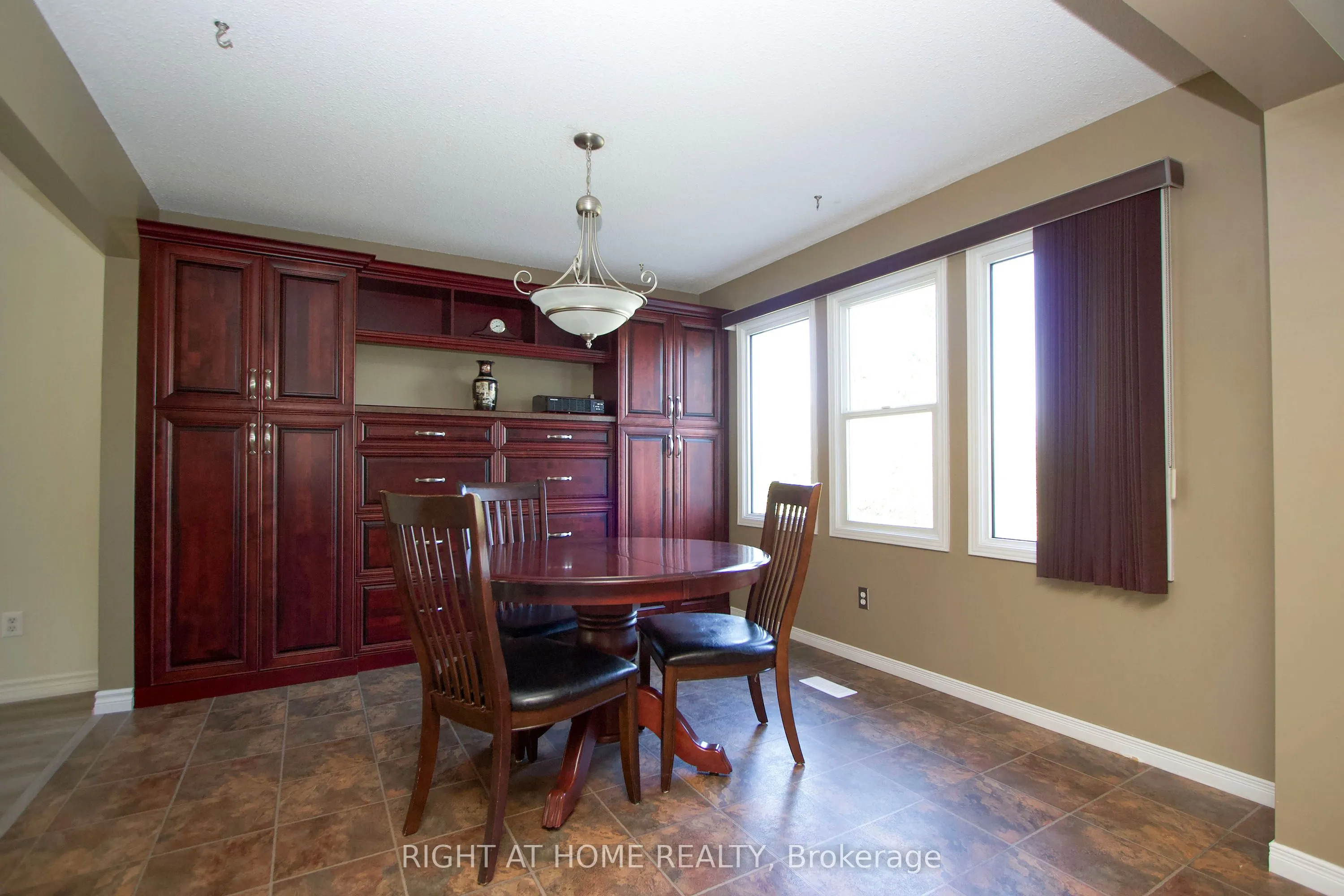 102 Hialeah Crescent