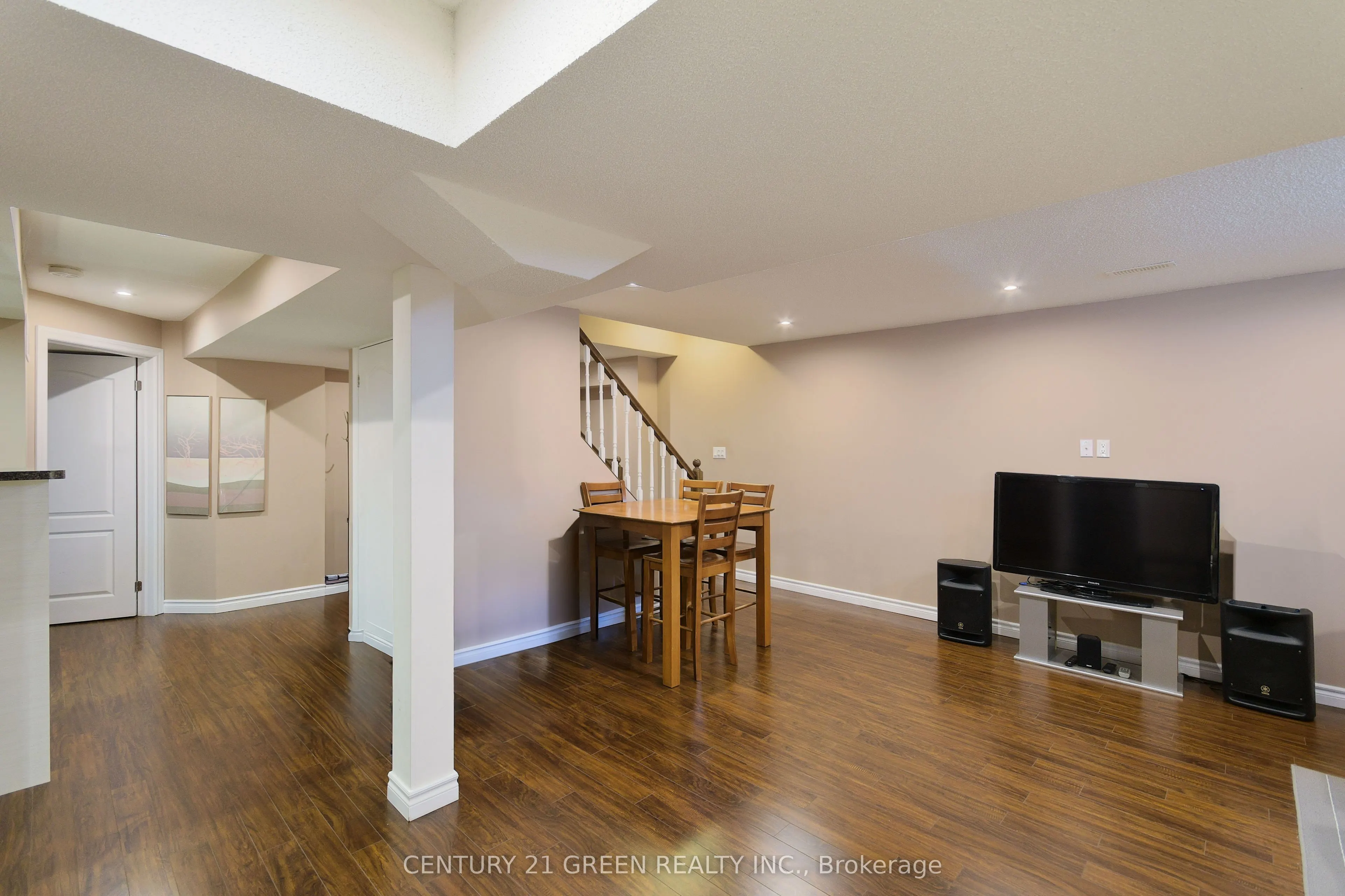 8 Lampman Drive