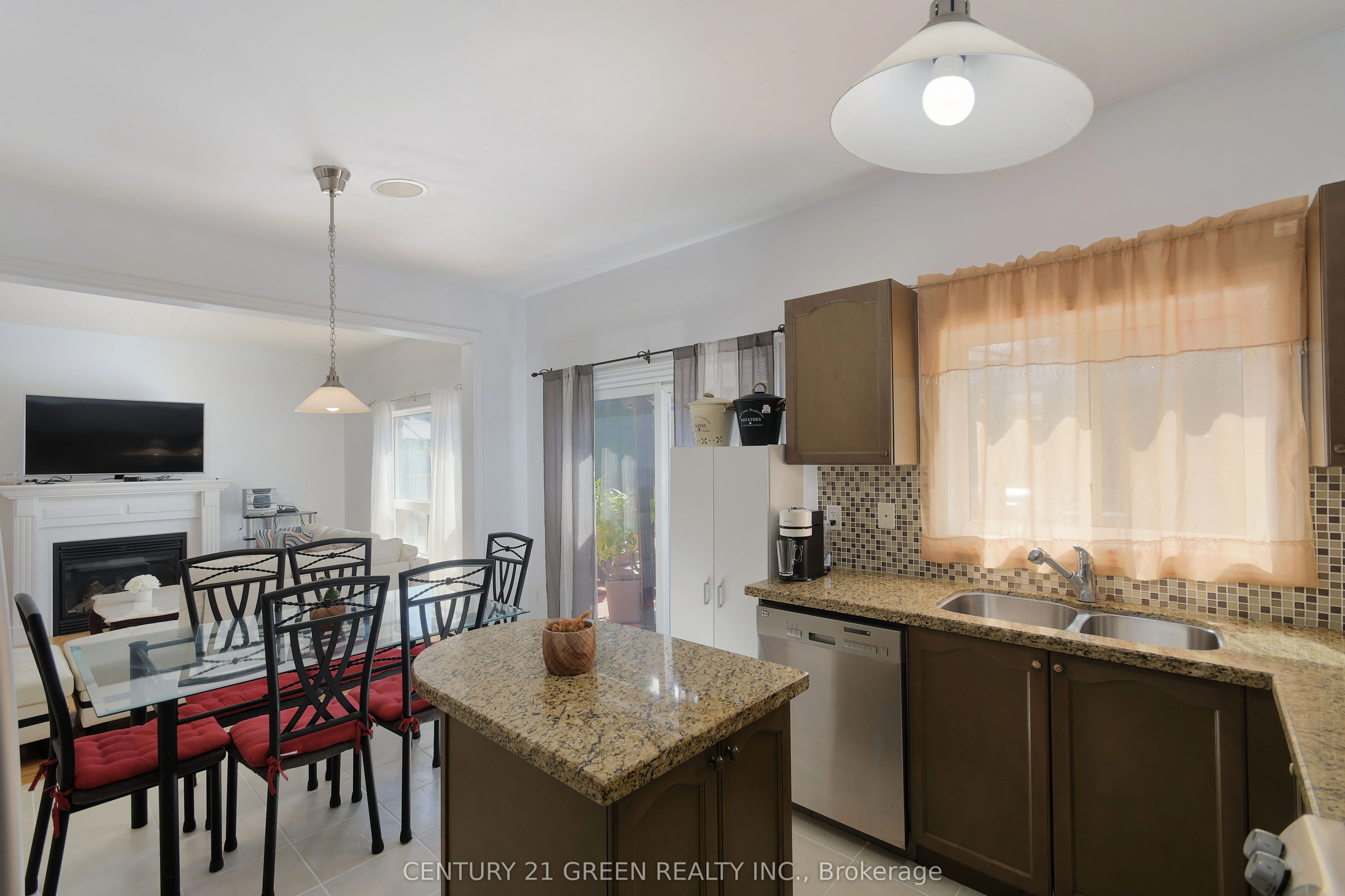 8 Lampman Drive