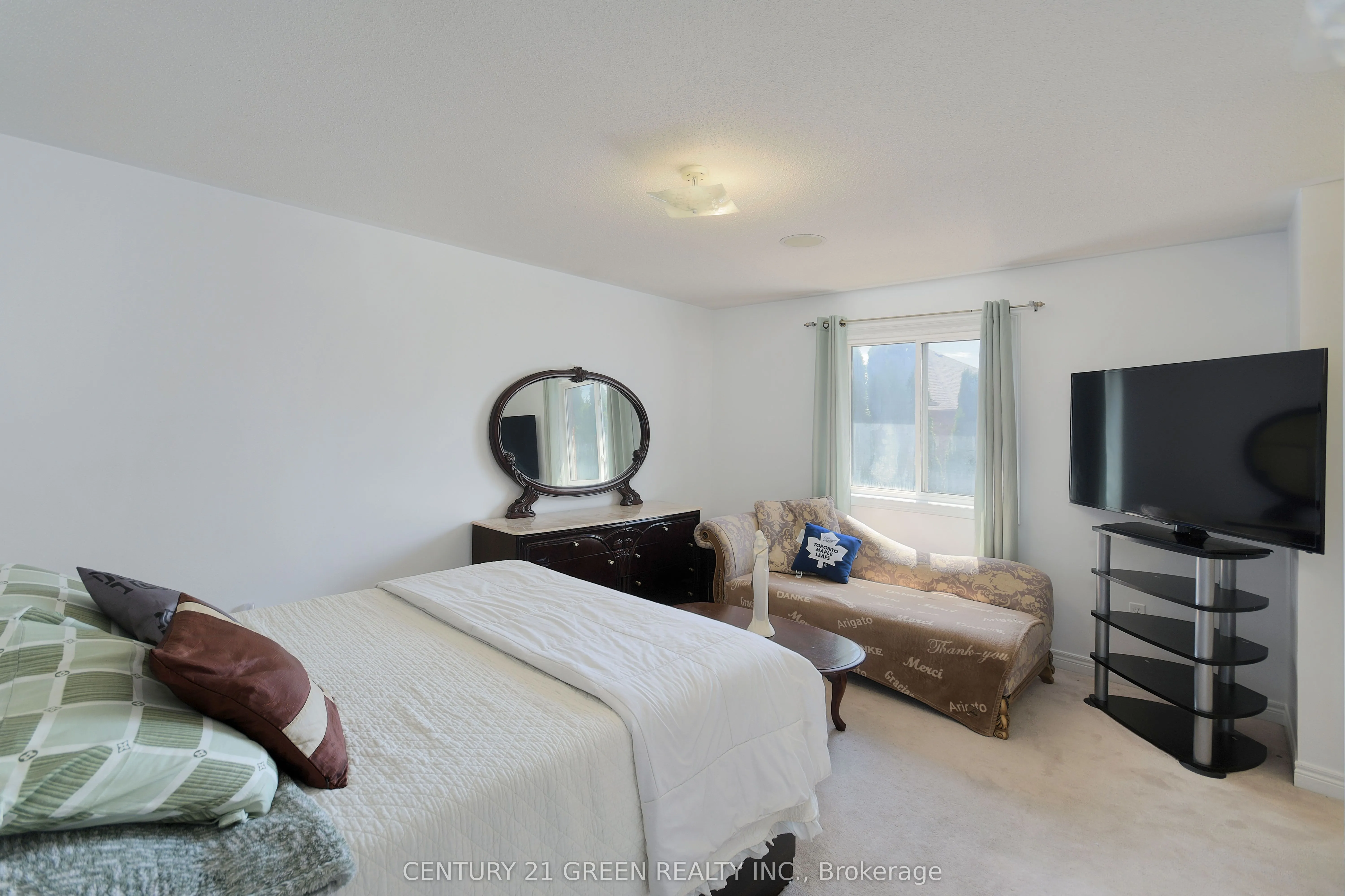 8 Lampman Drive