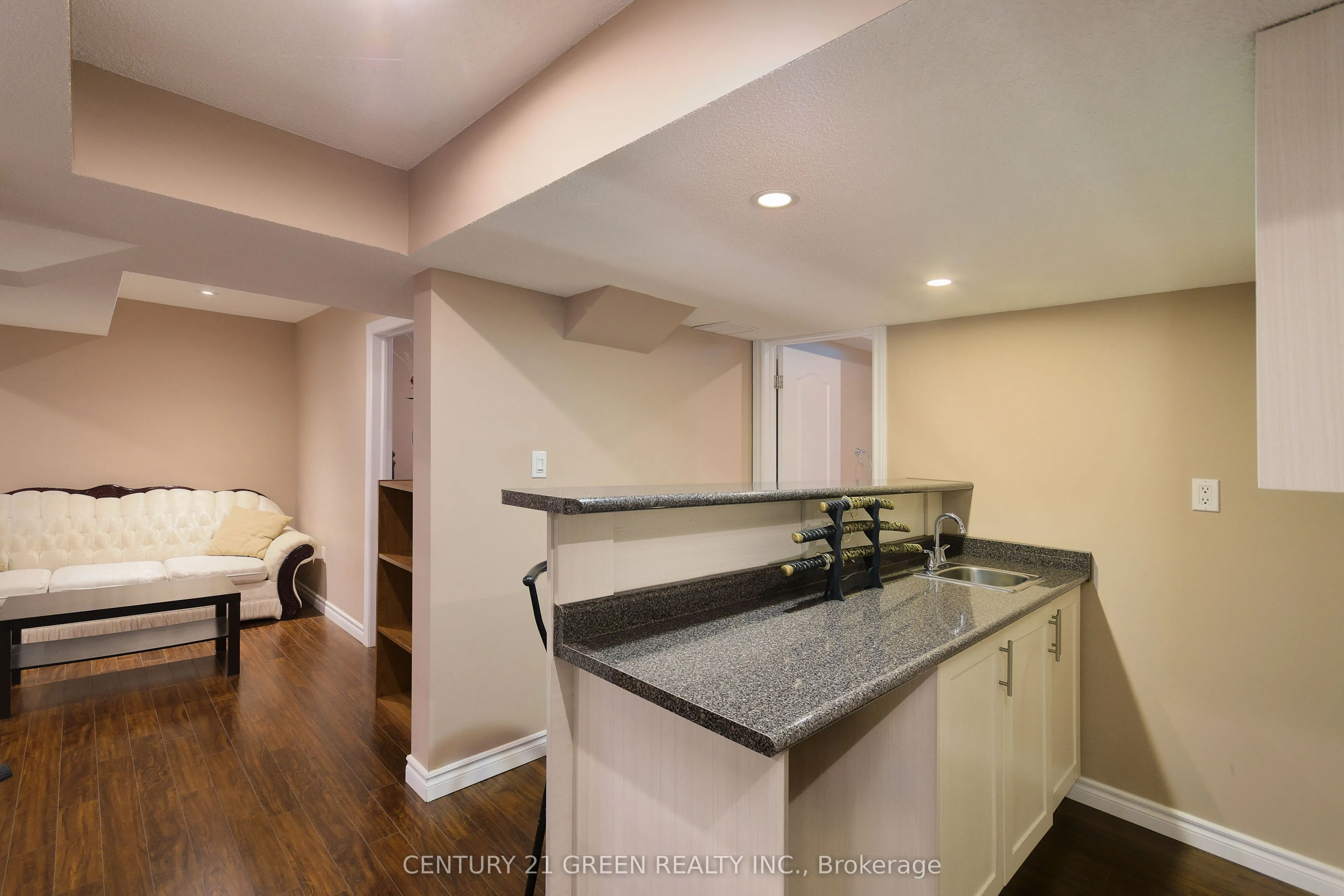 8 Lampman Drive