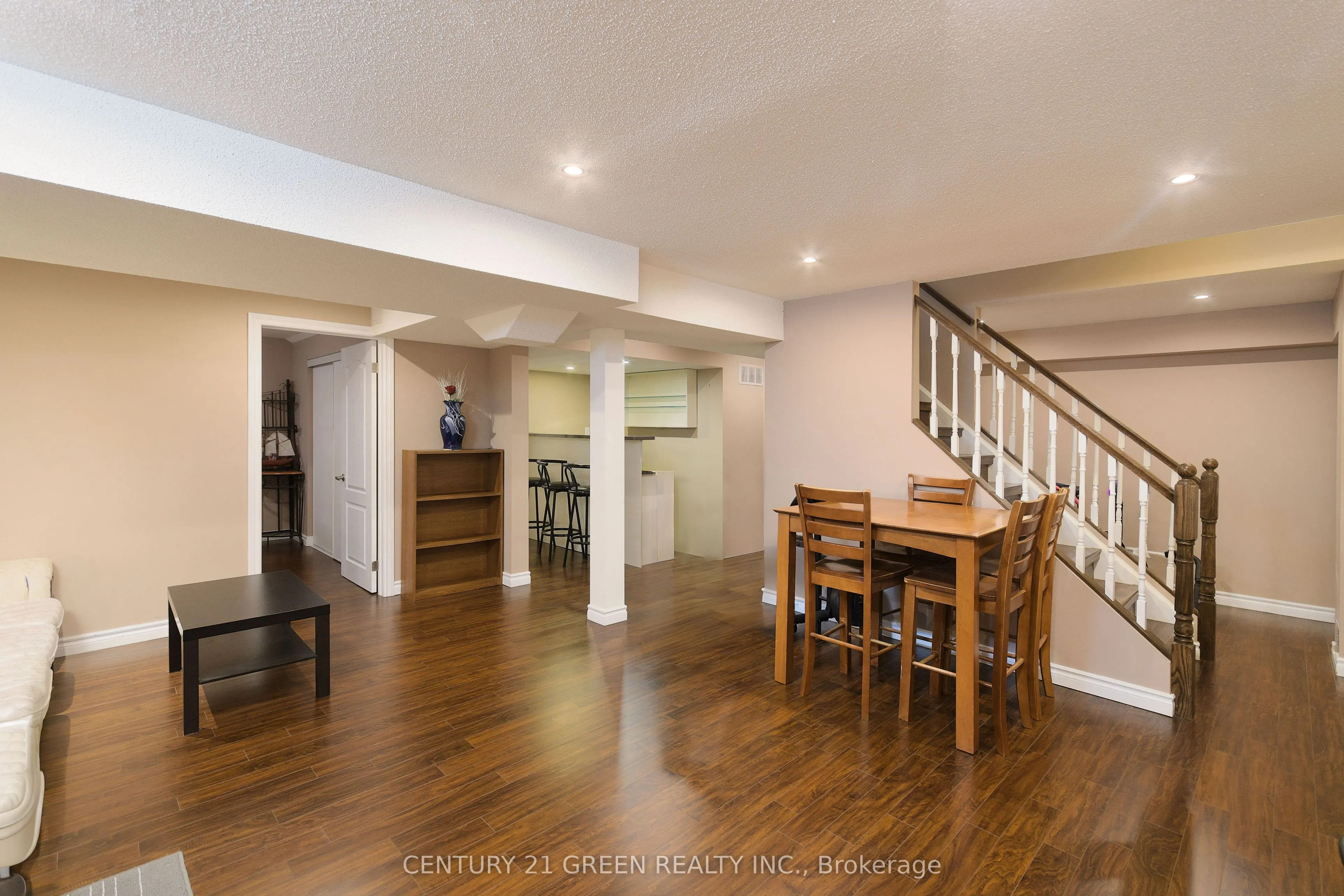 8 Lampman Drive