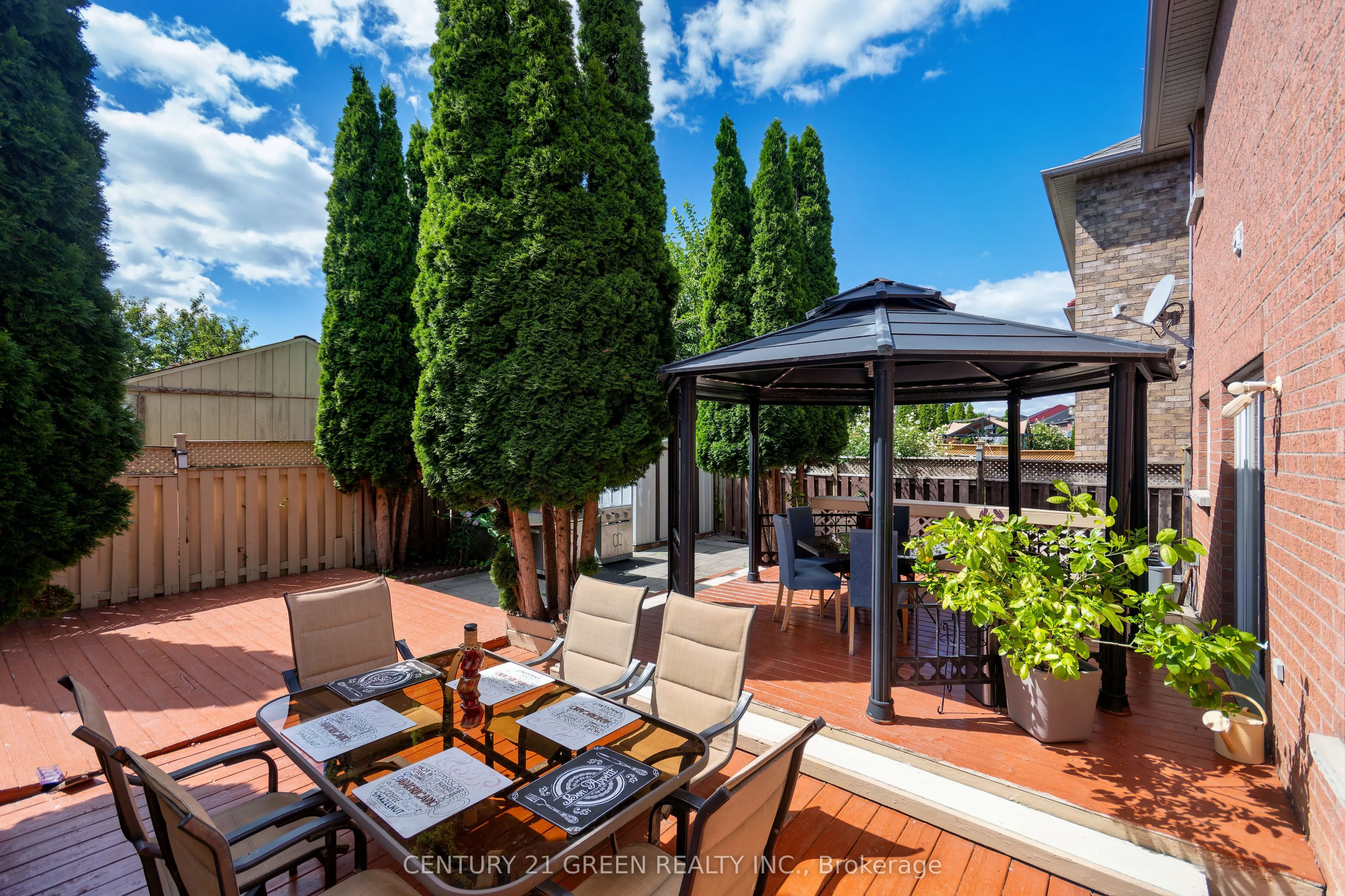 8 Lampman Drive