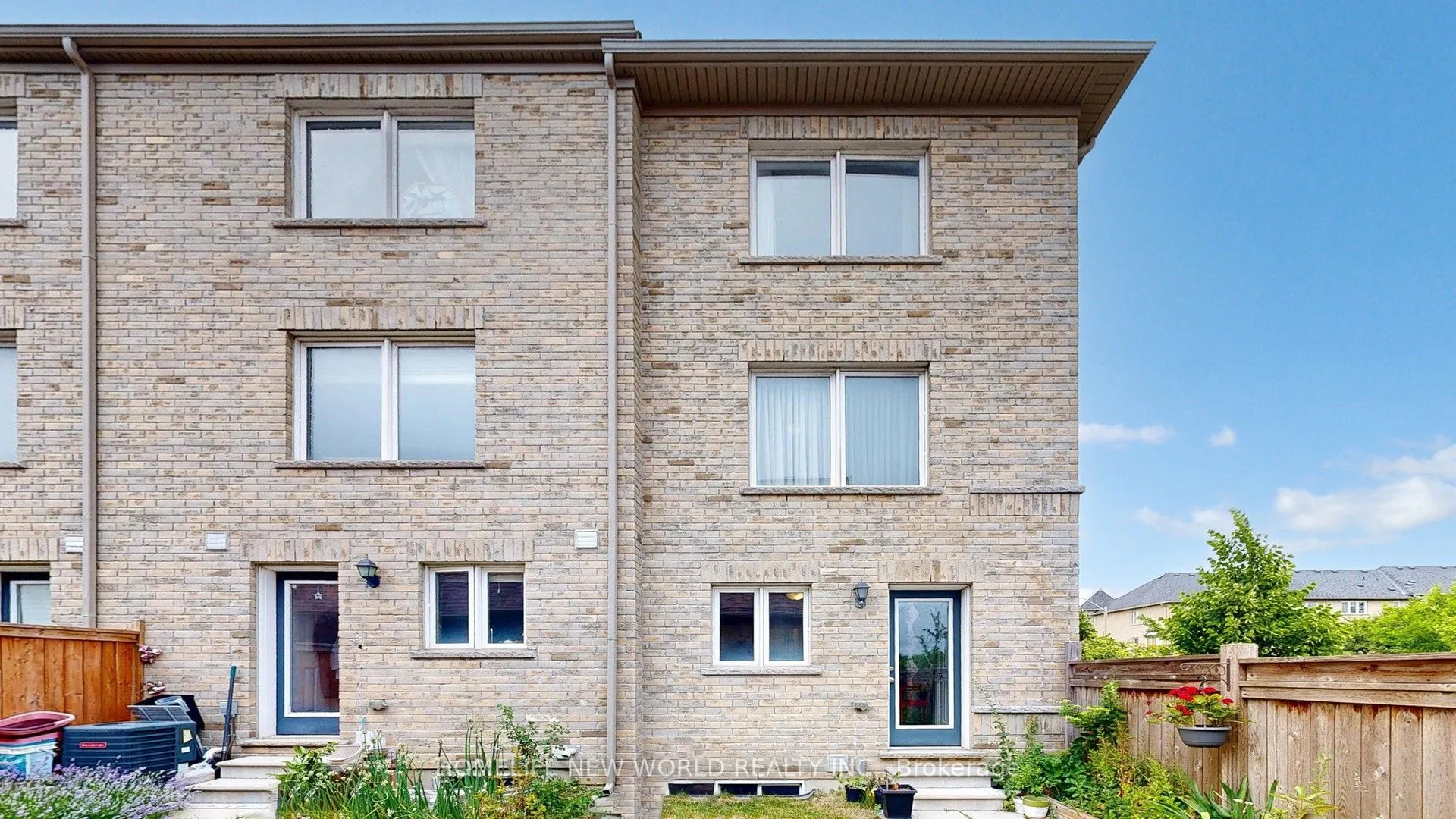 49 Kawneer Terrace