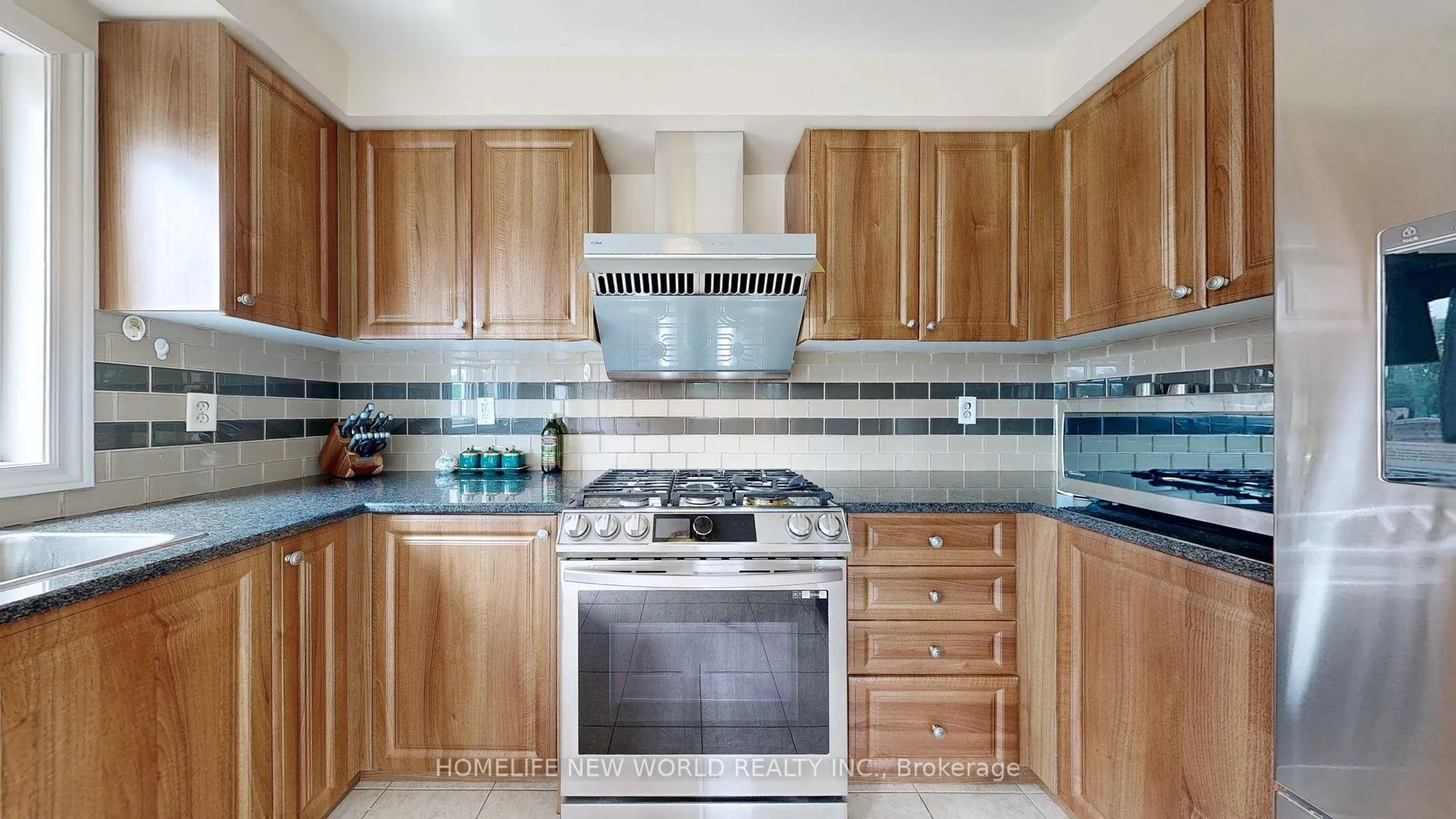 49 Kawneer Terrace