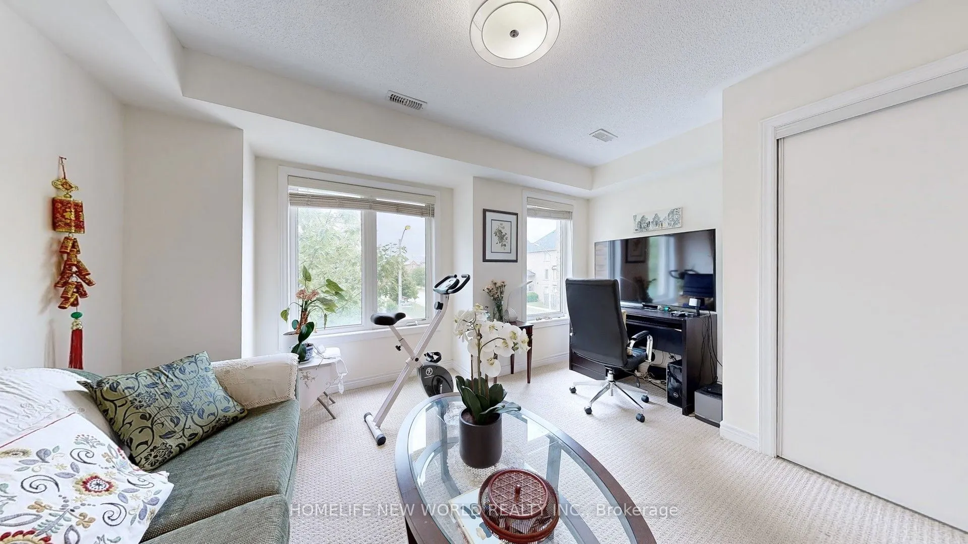 49 Kawneer Terrace