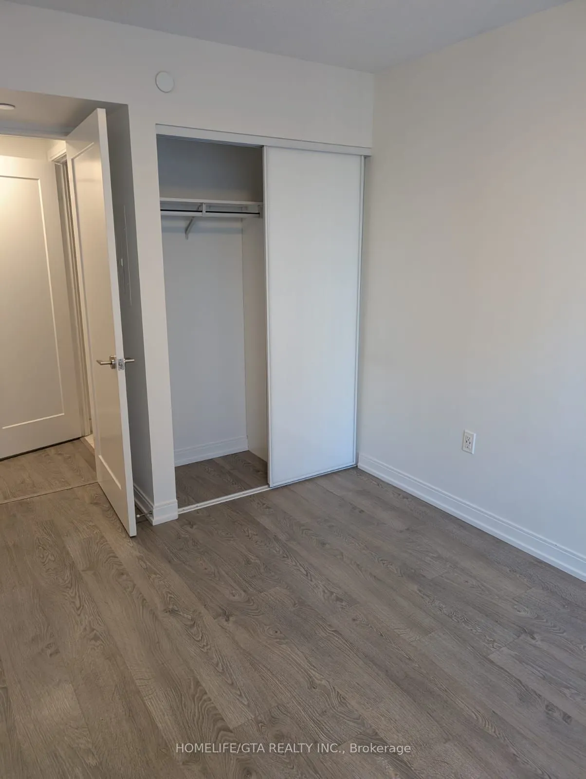 275 Village Green Square, #1817