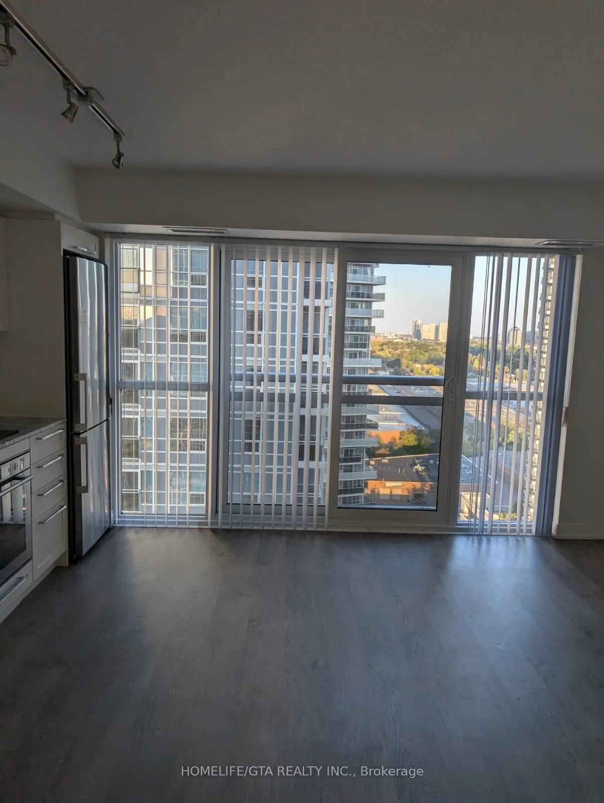 275 Village Green Square, #1817