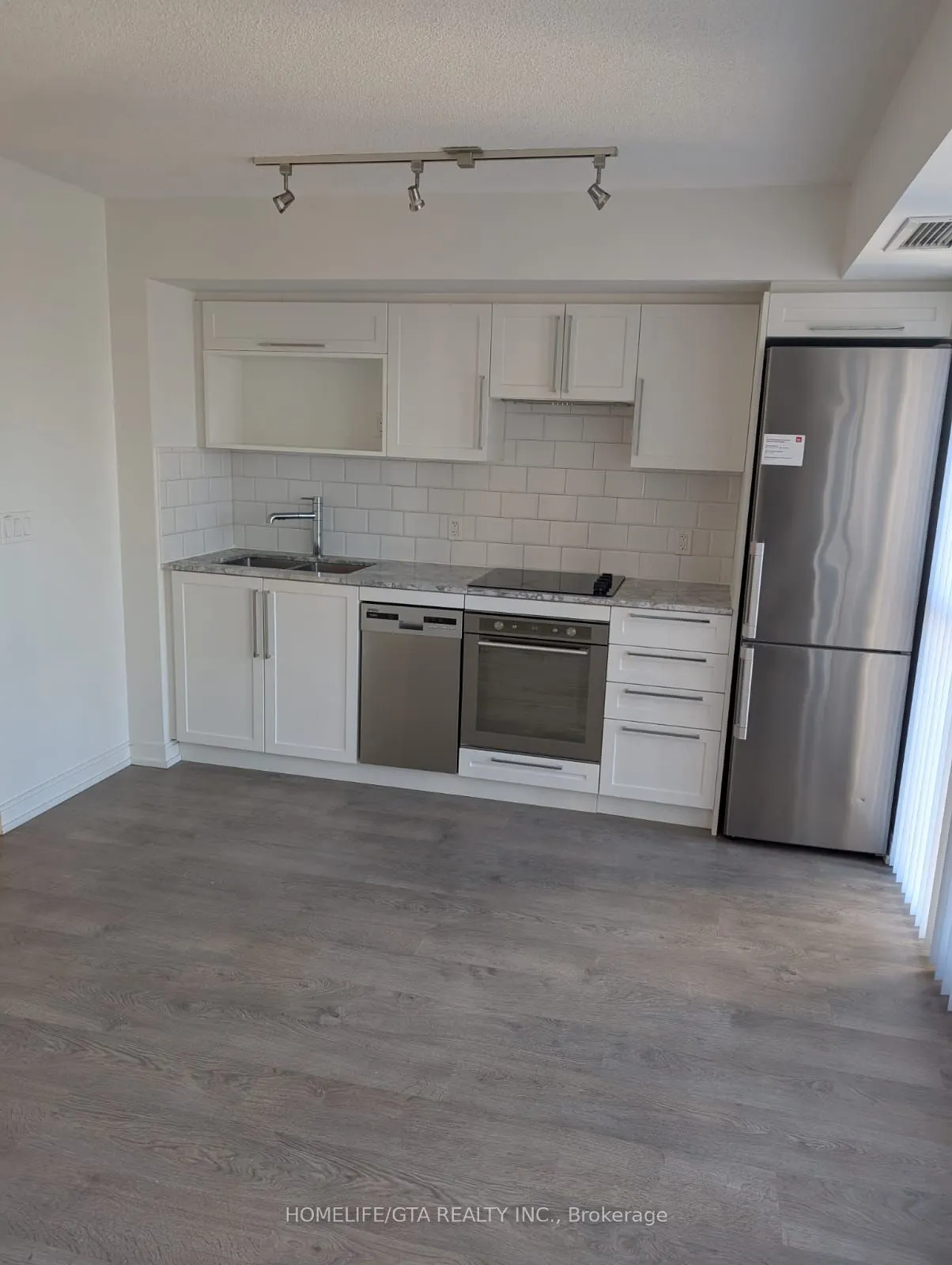 275 Village Green Square, #1817