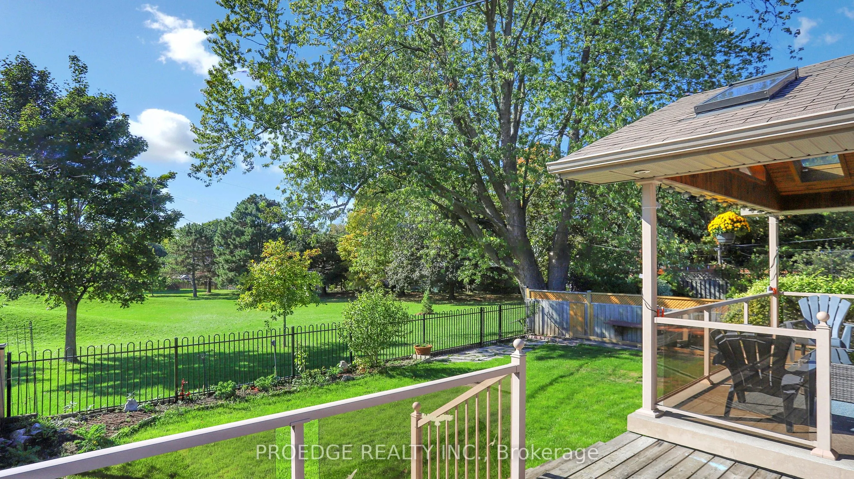 262 Randall Crescent