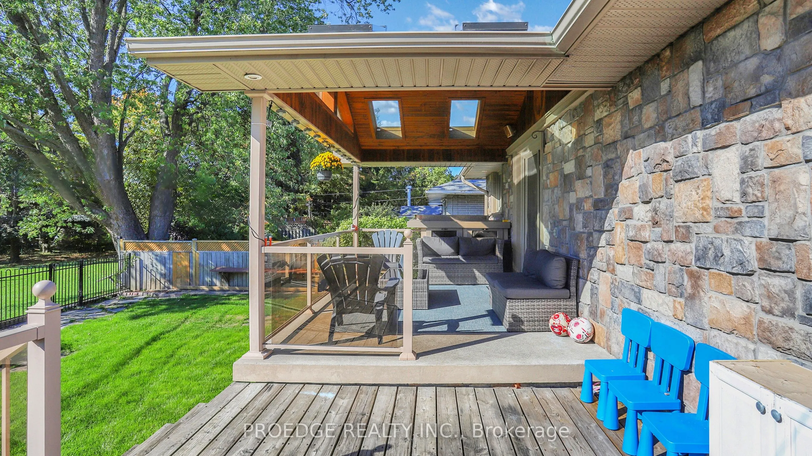 262 Randall Crescent