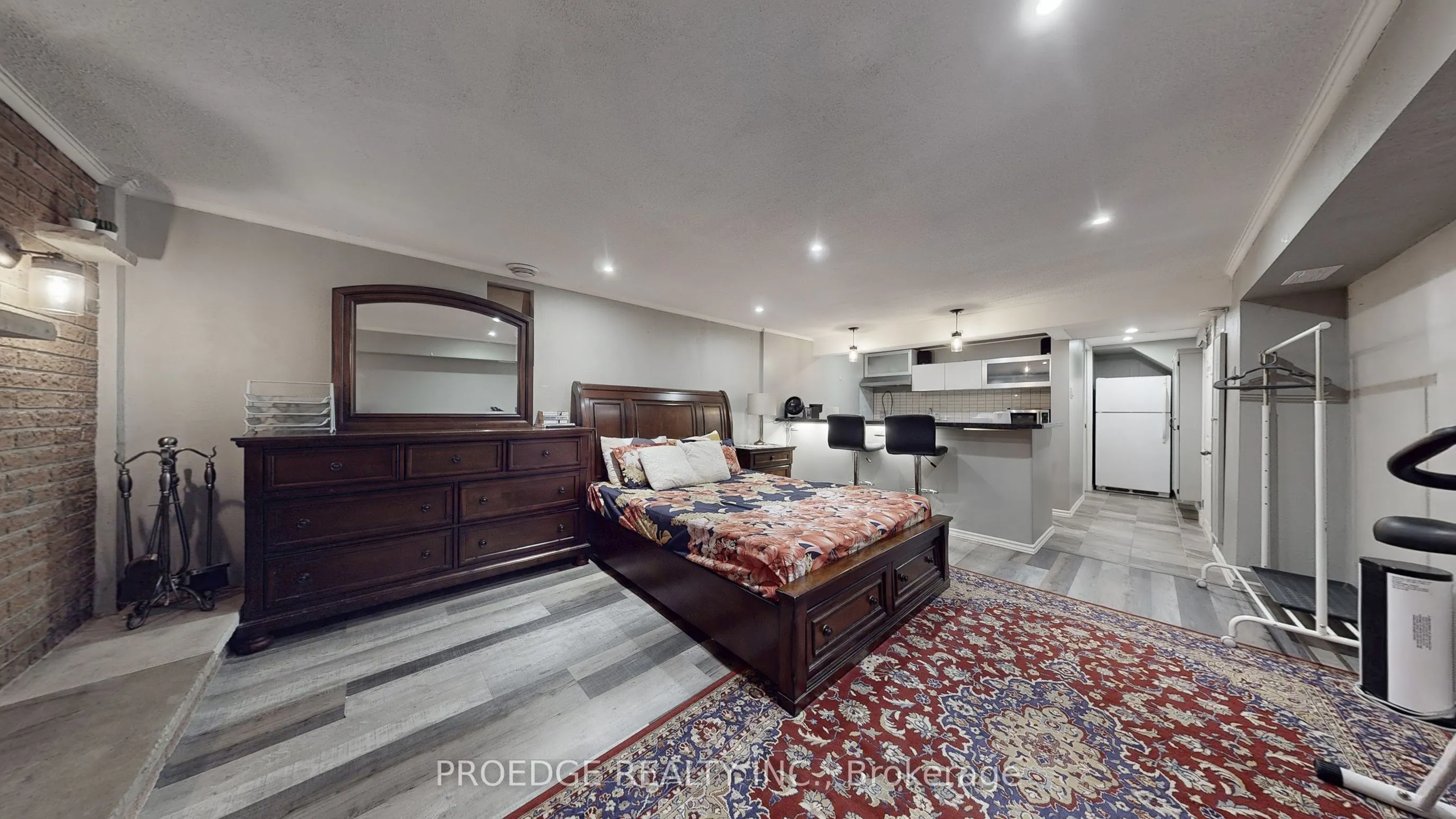 262 Randall Crescent