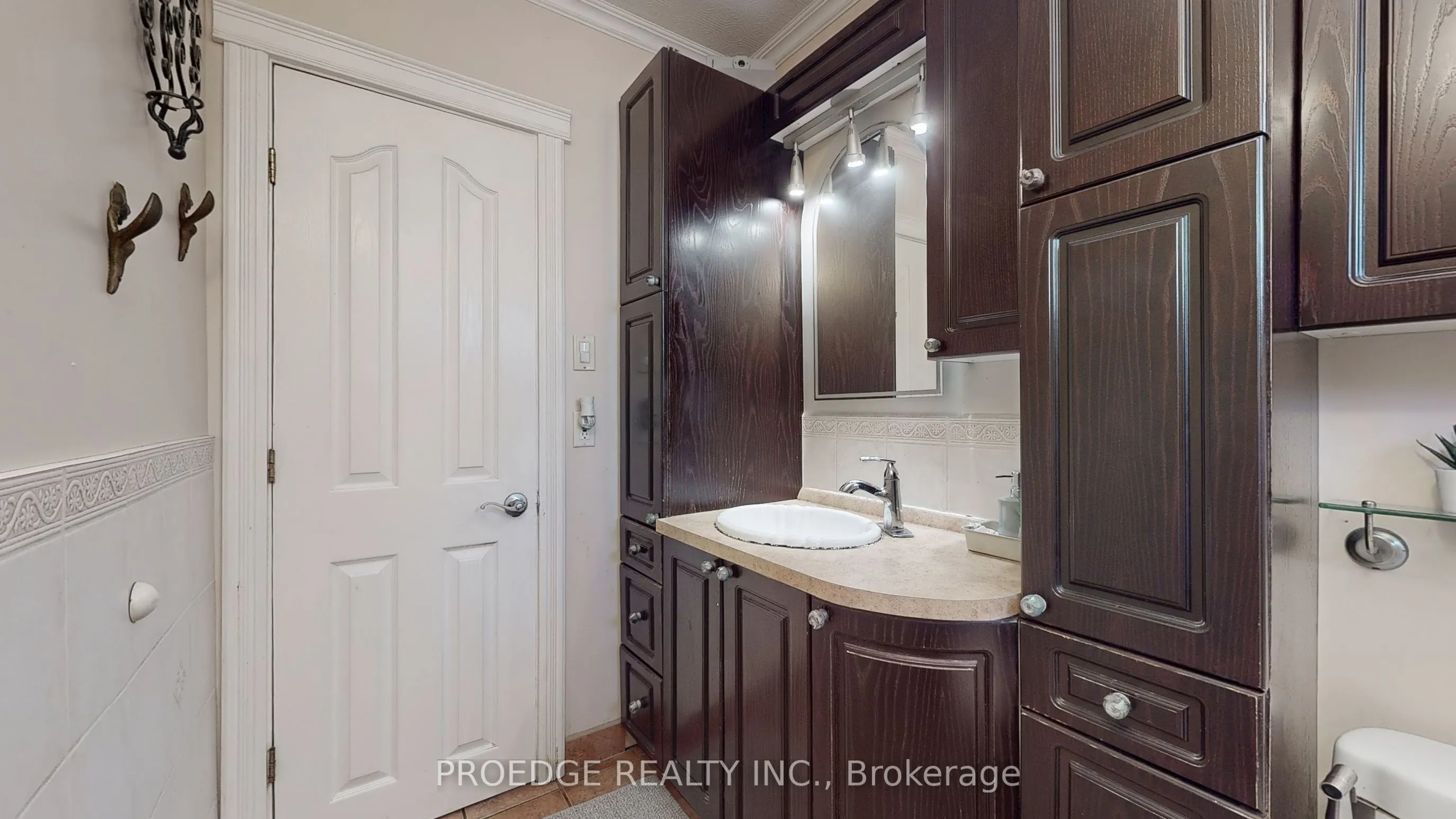 262 Randall Crescent