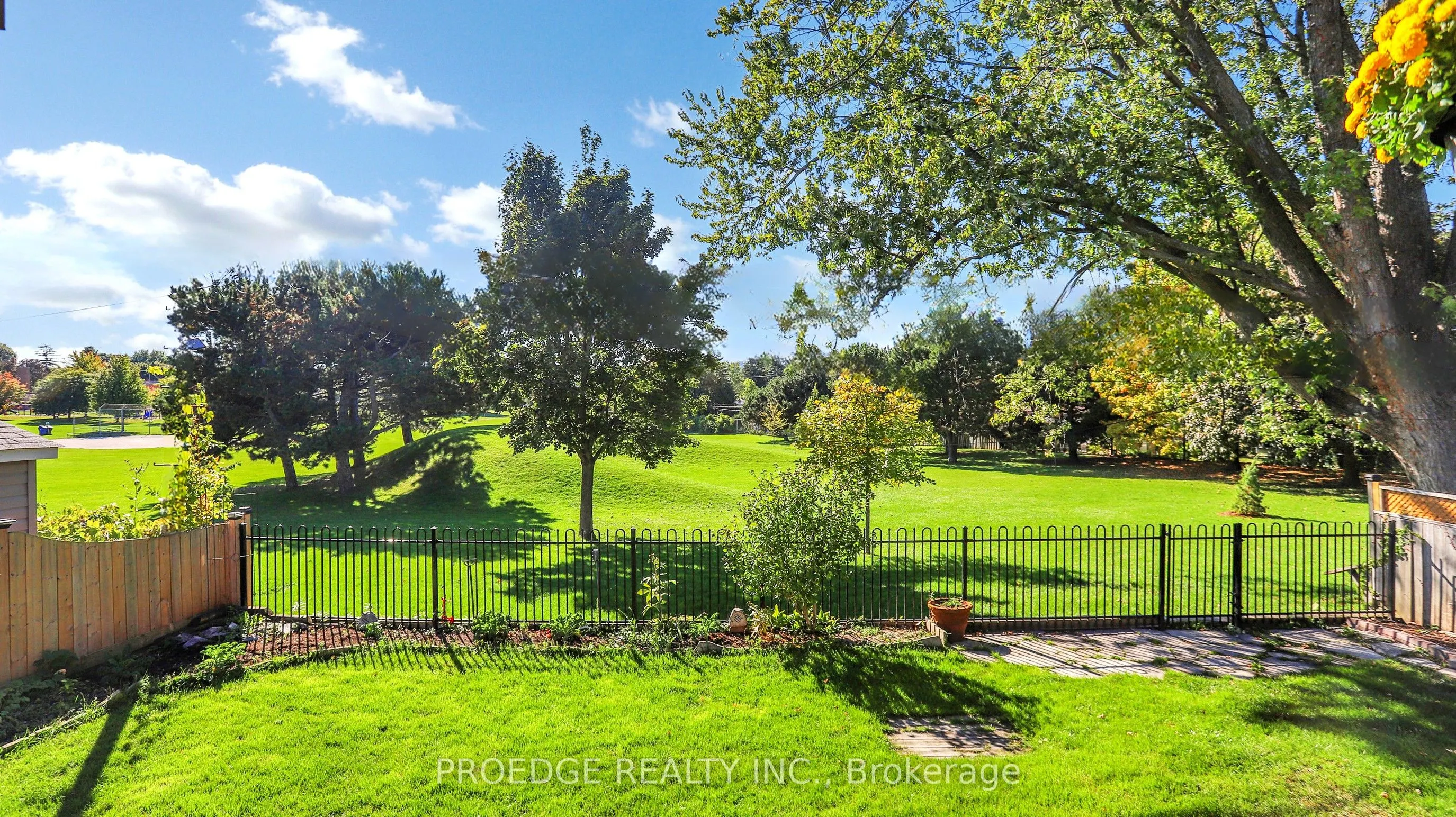 262 Randall Crescent
