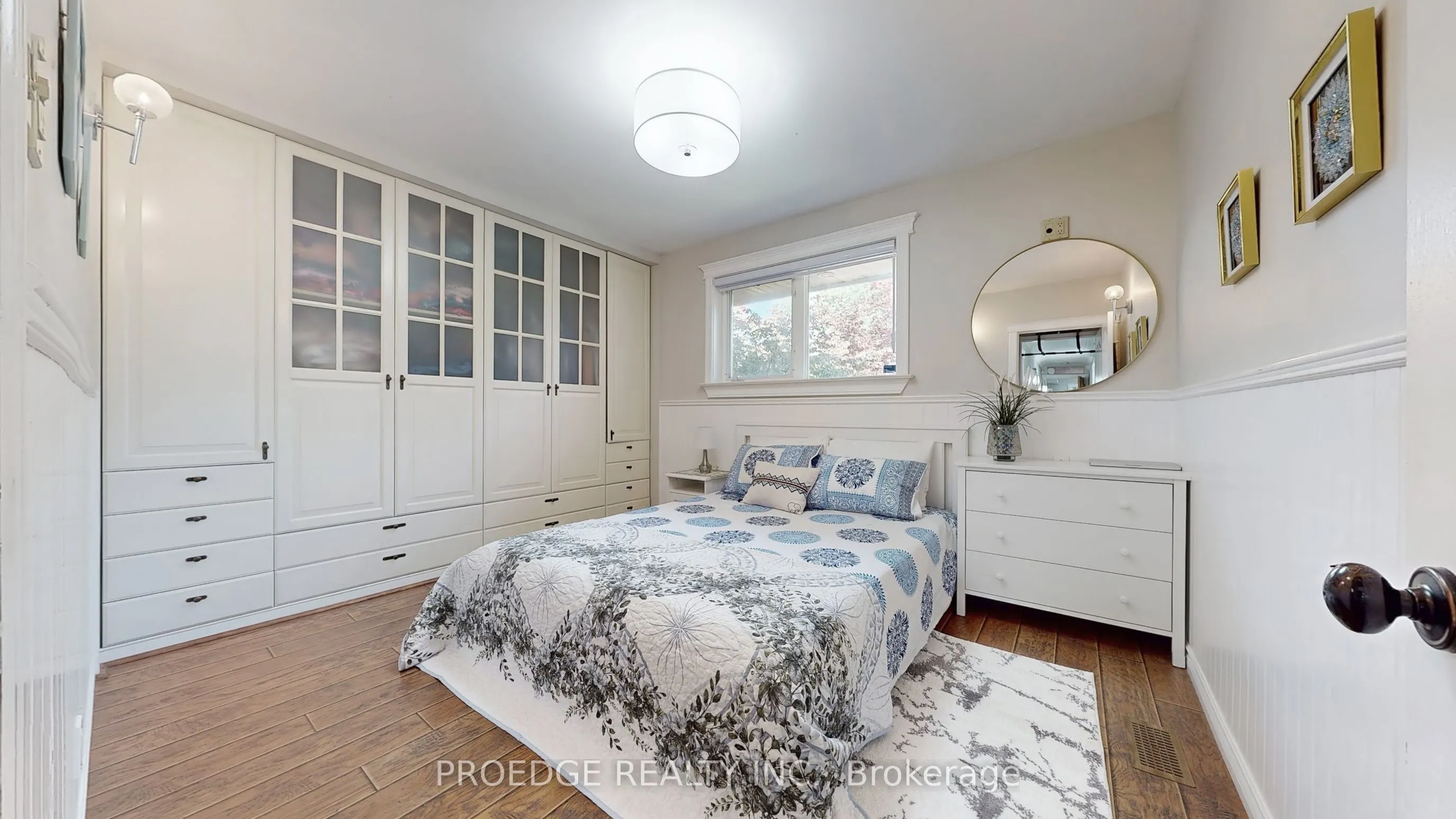 262 Randall Crescent