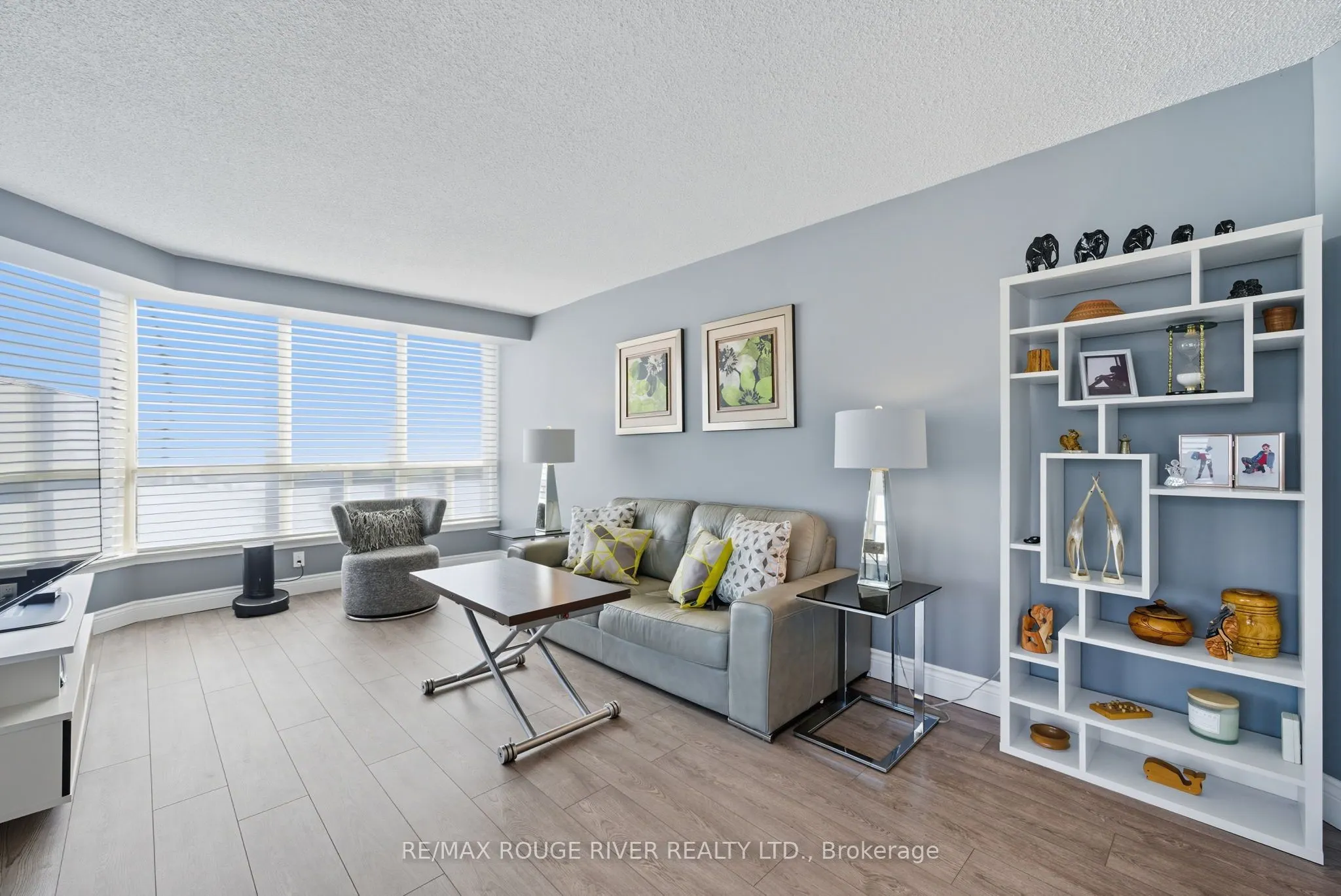 1890 Valley Farm Road, #604