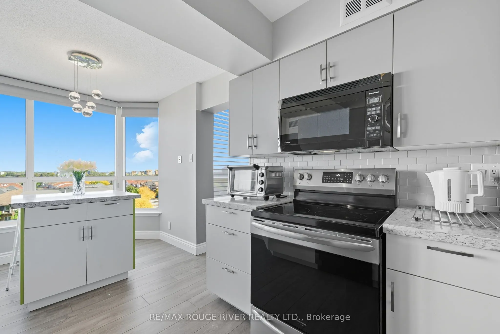 1890 Valley Farm Road, #604