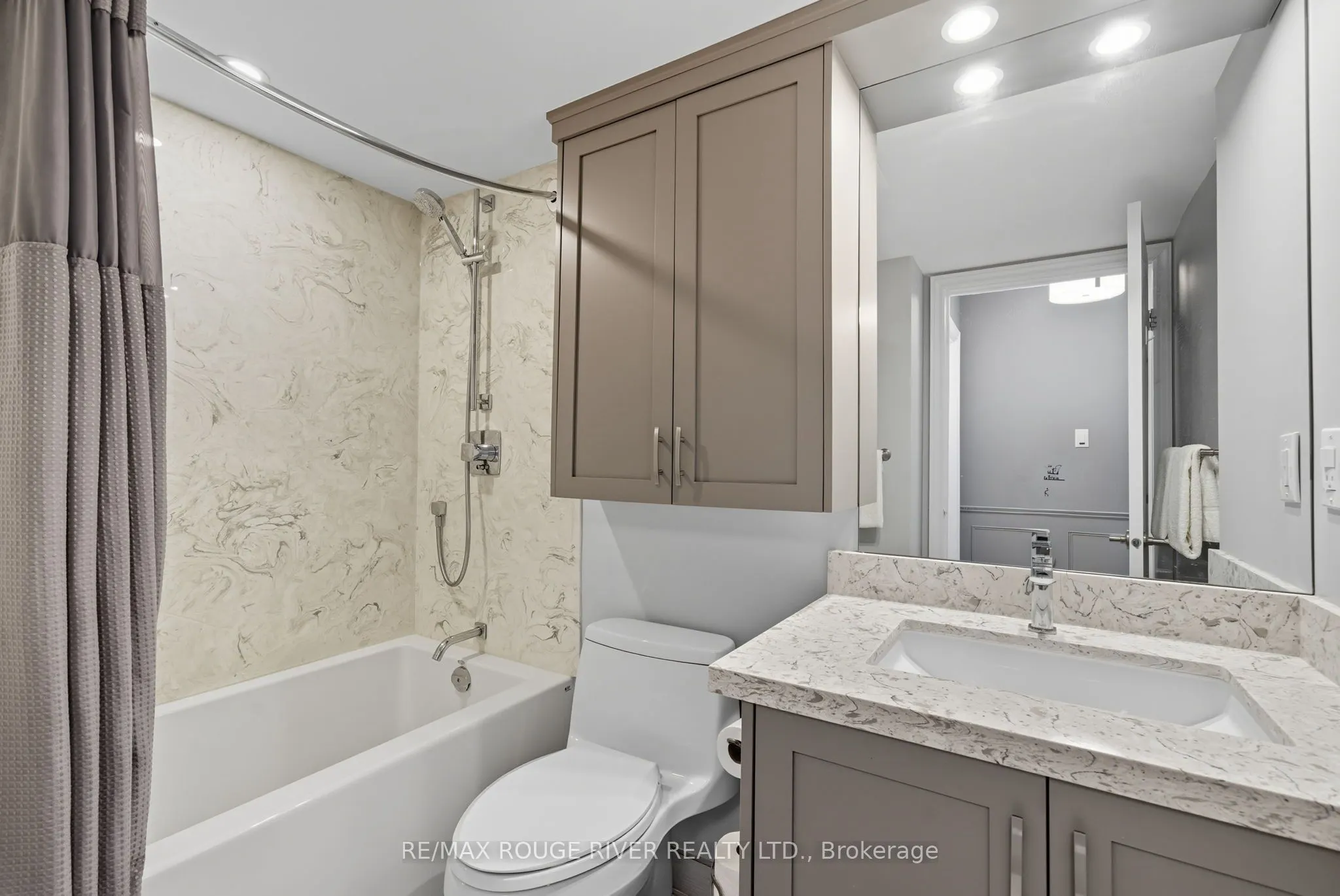 1890 Valley Farm Road, #604