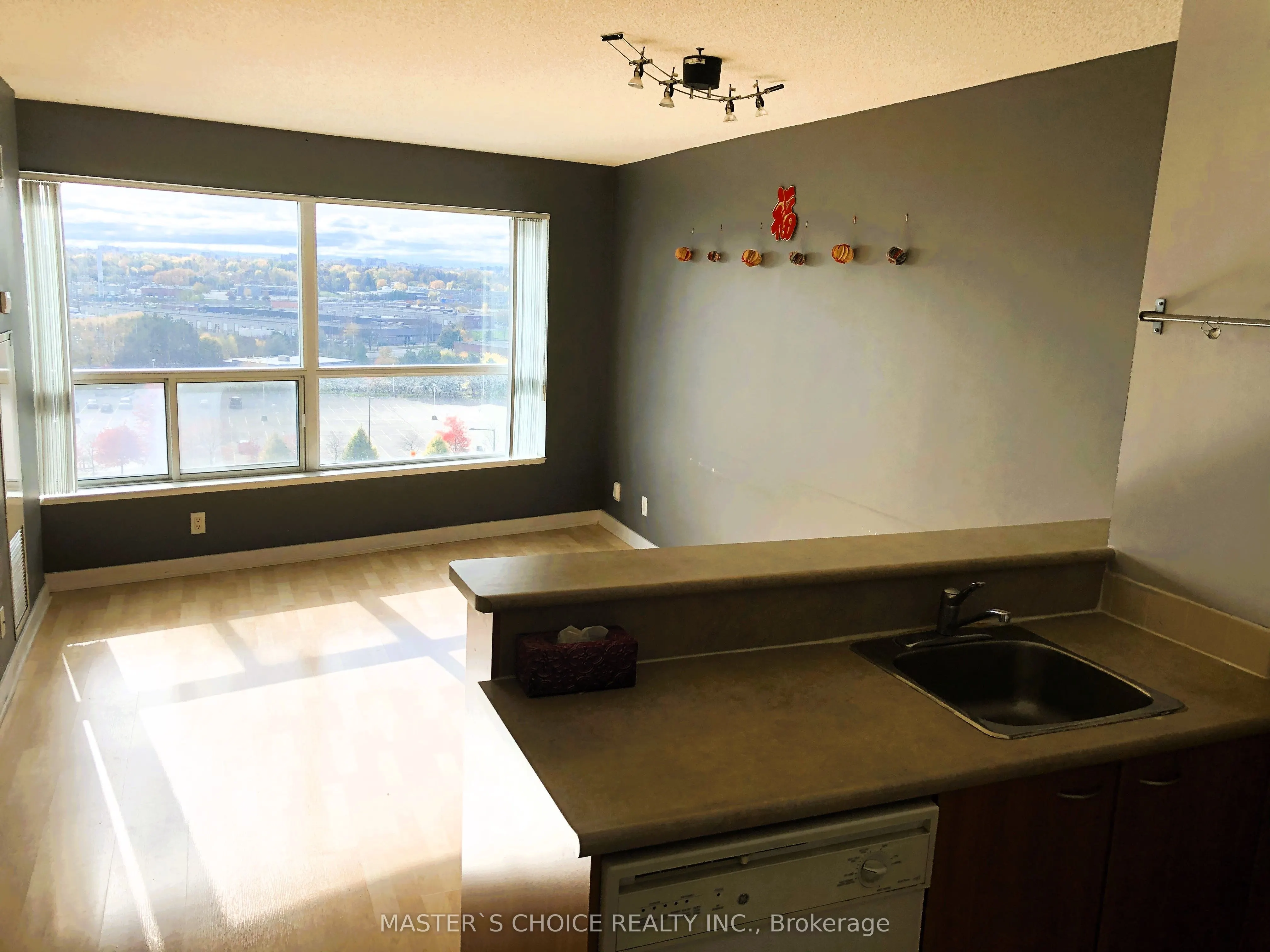 36 Lee Centre Drive, #1006