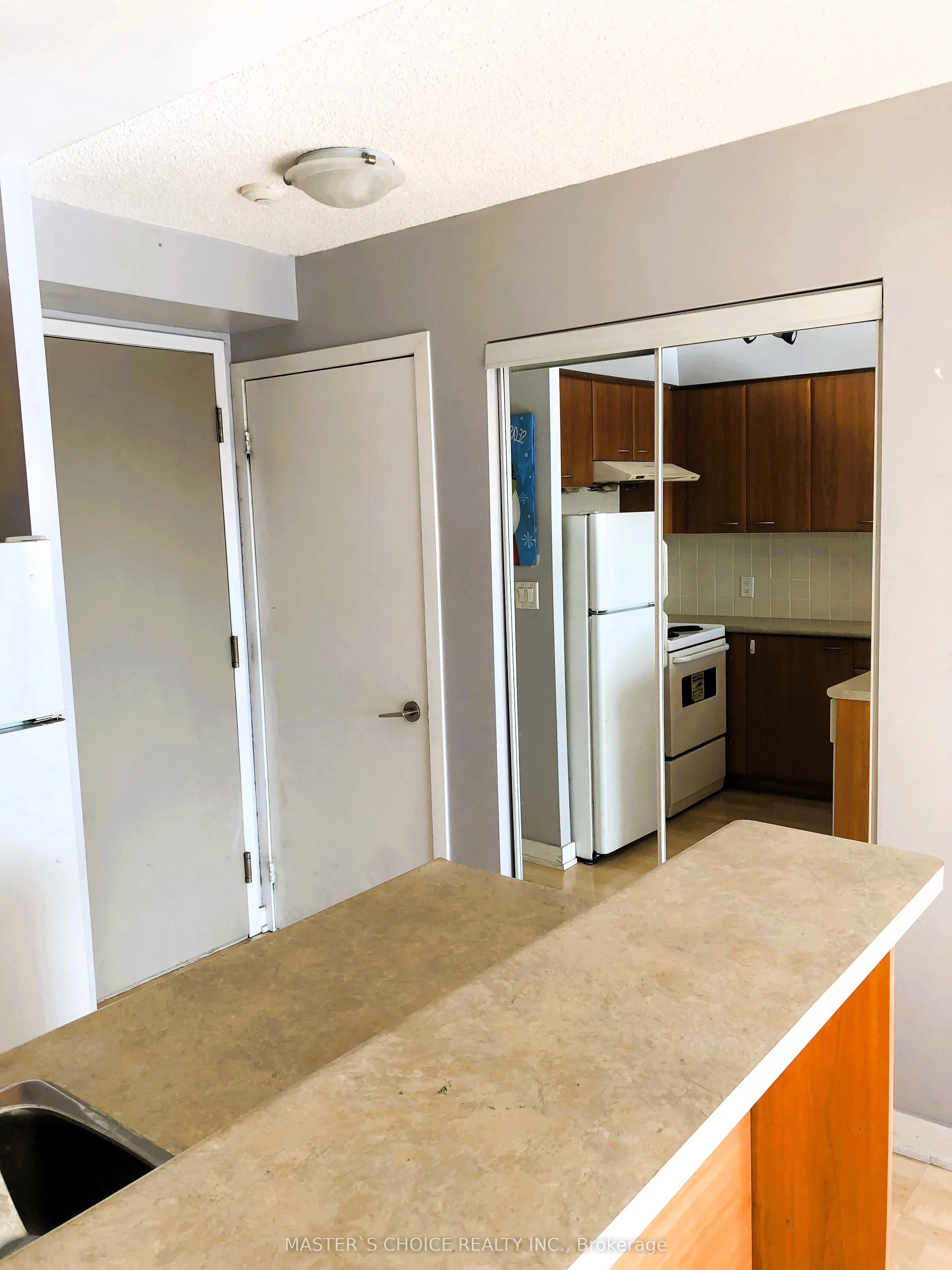 36 Lee Centre Drive, #1006
