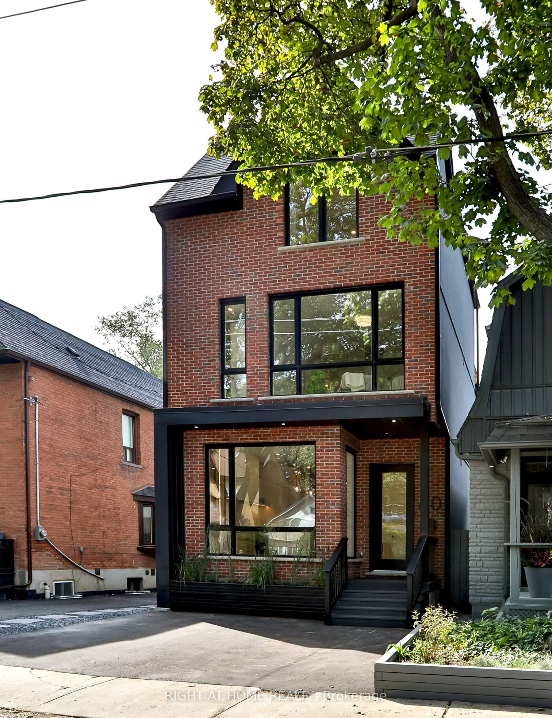 60 Winnifred Avenue
