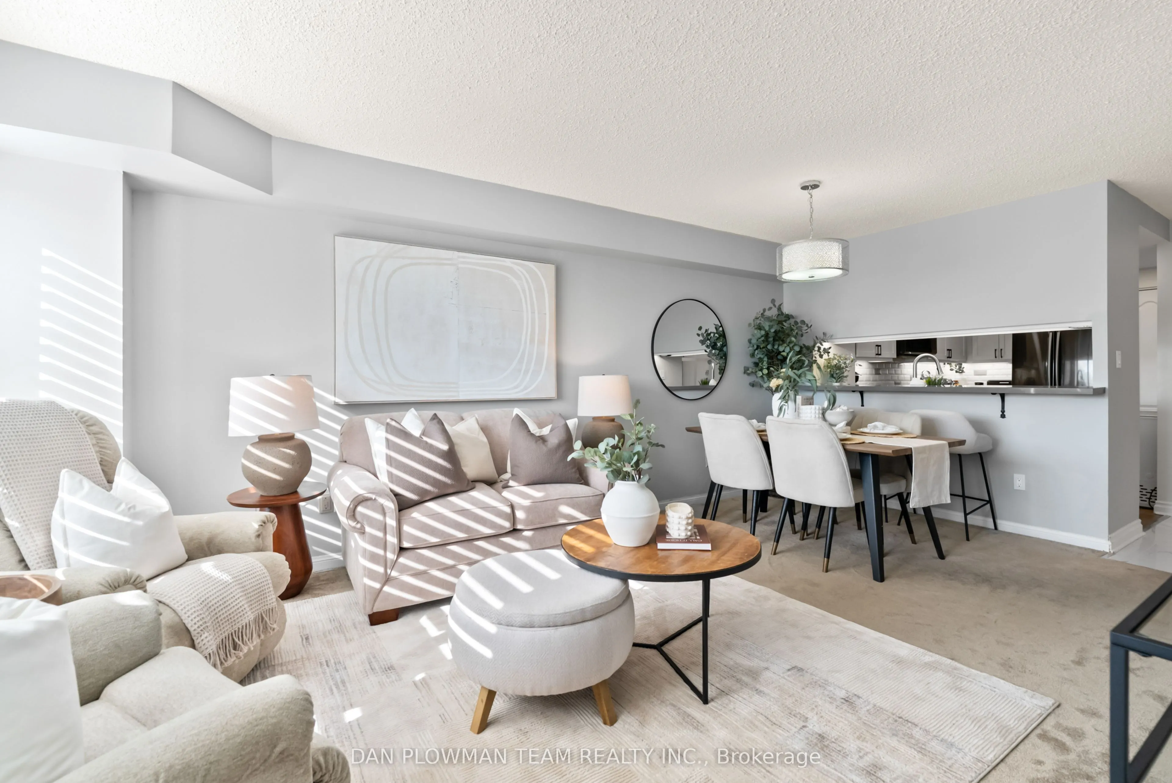 712 Rossland Road E, #609