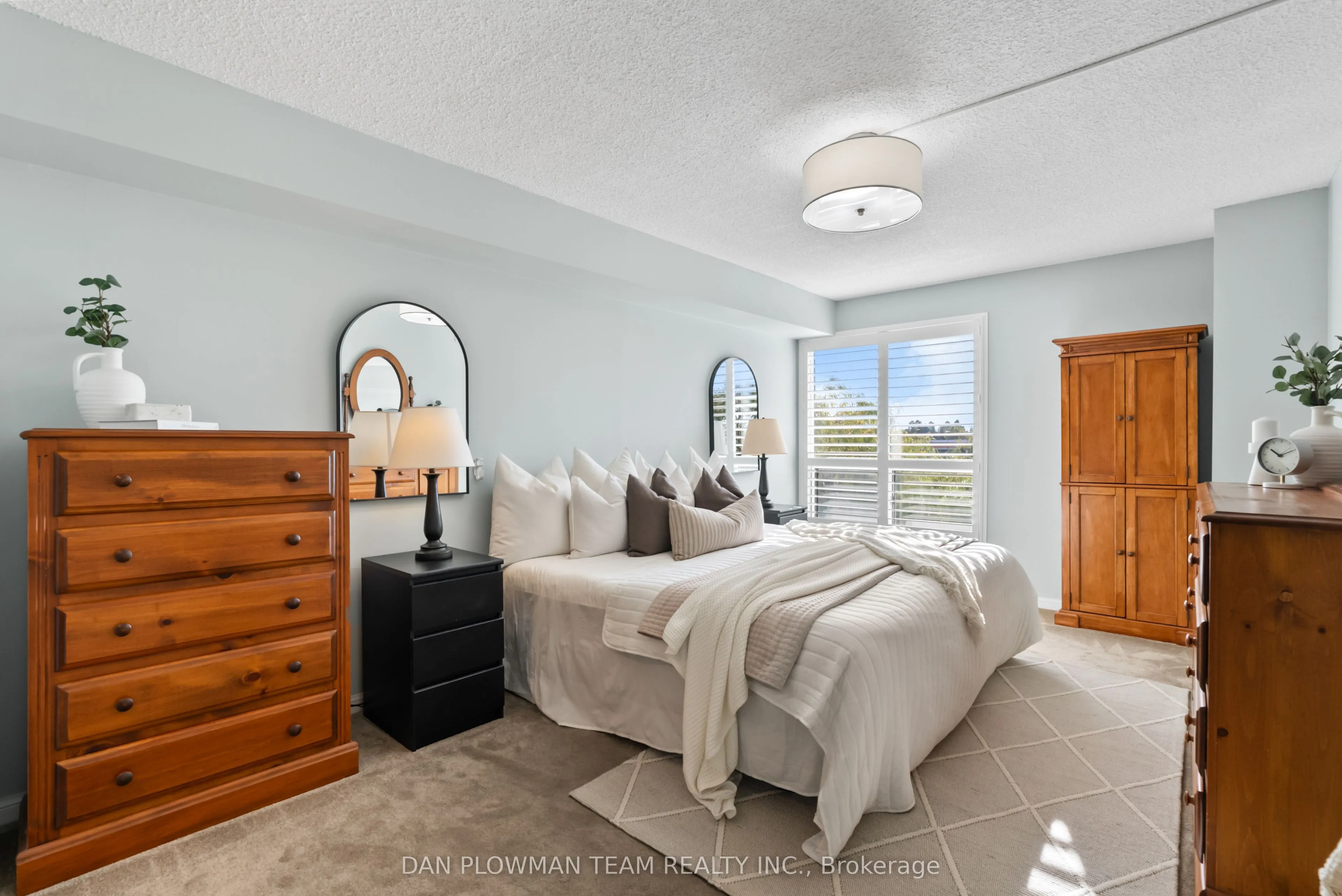 712 Rossland Road E, #609