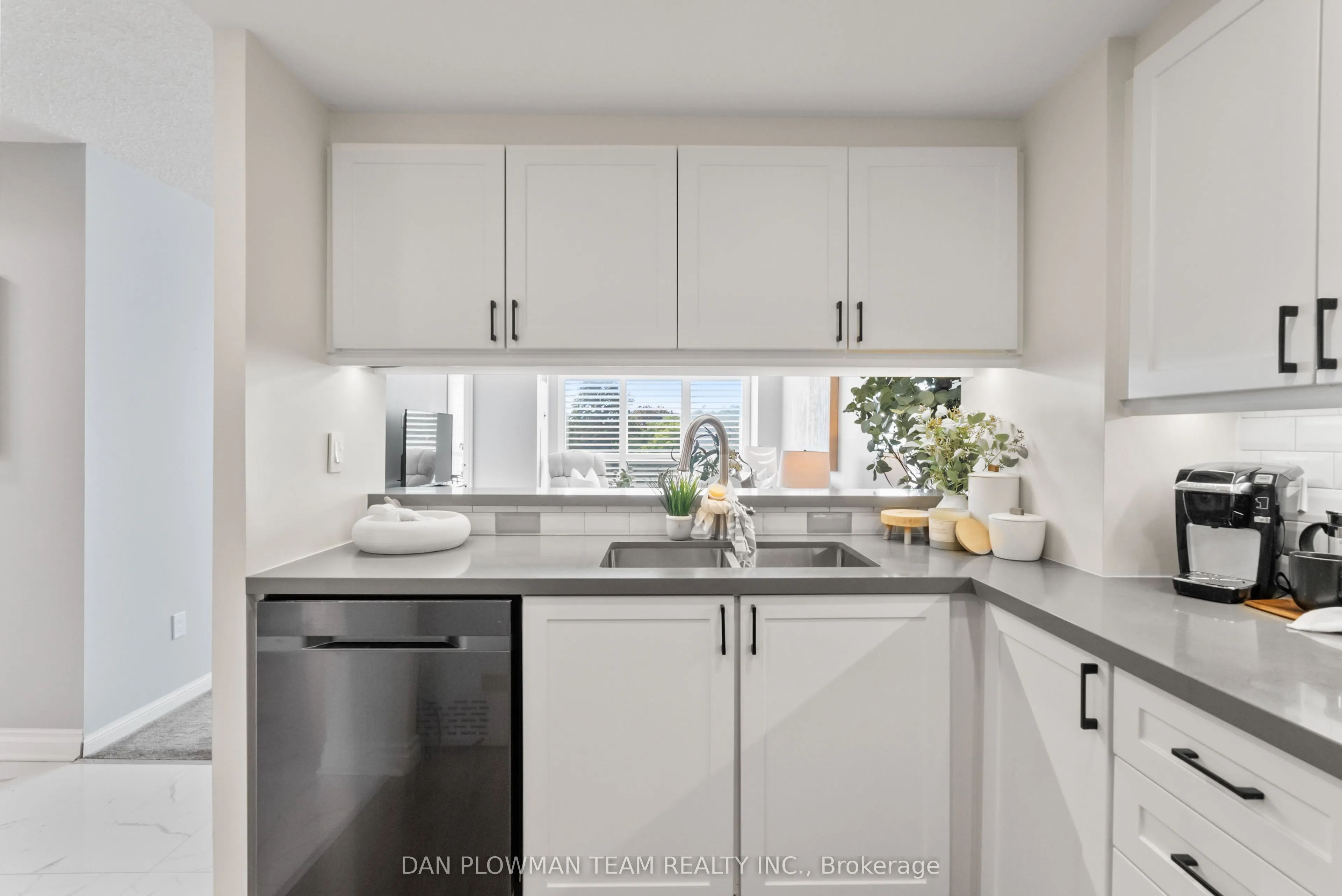 712 Rossland Road E, #609