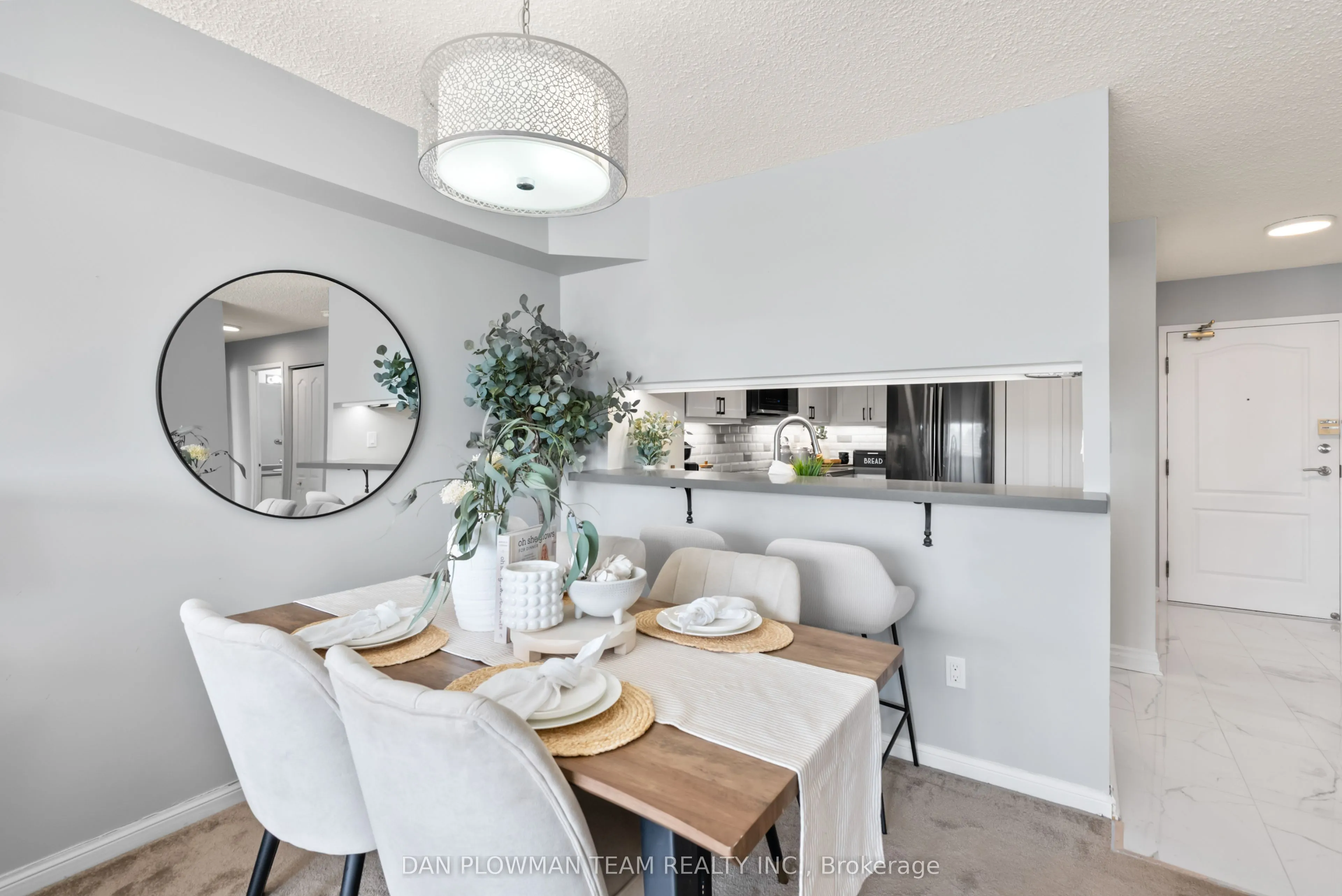 712 Rossland Road E, #609