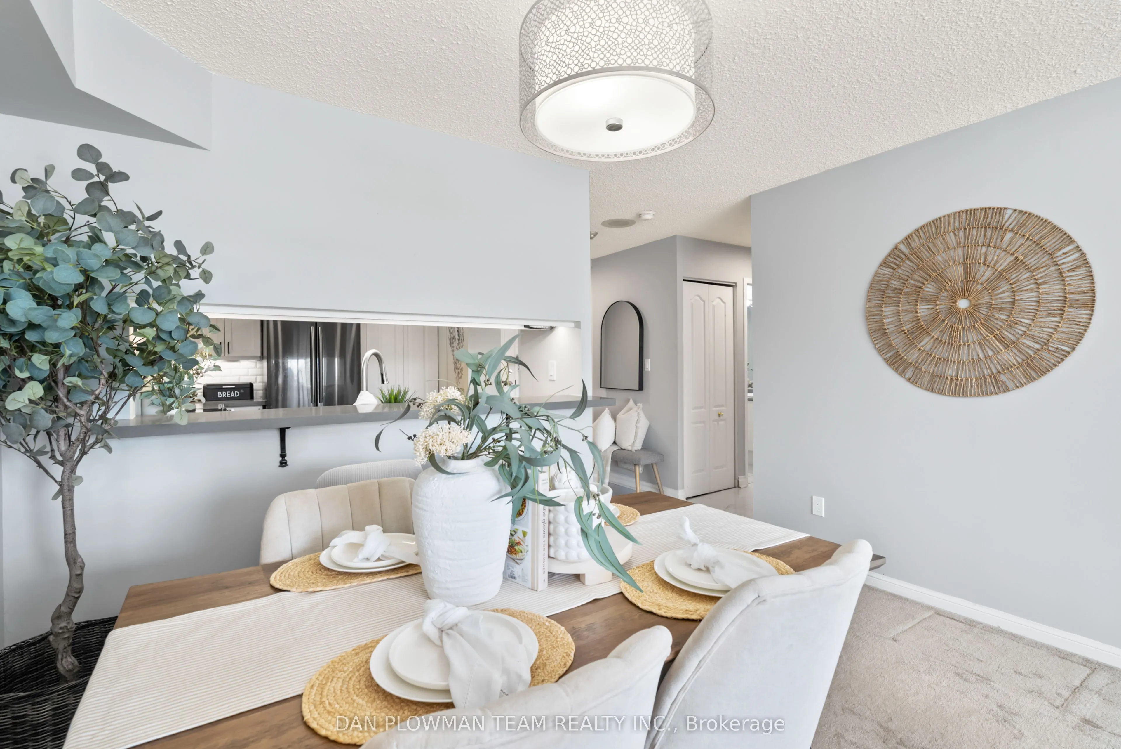 712 Rossland Road E, #609