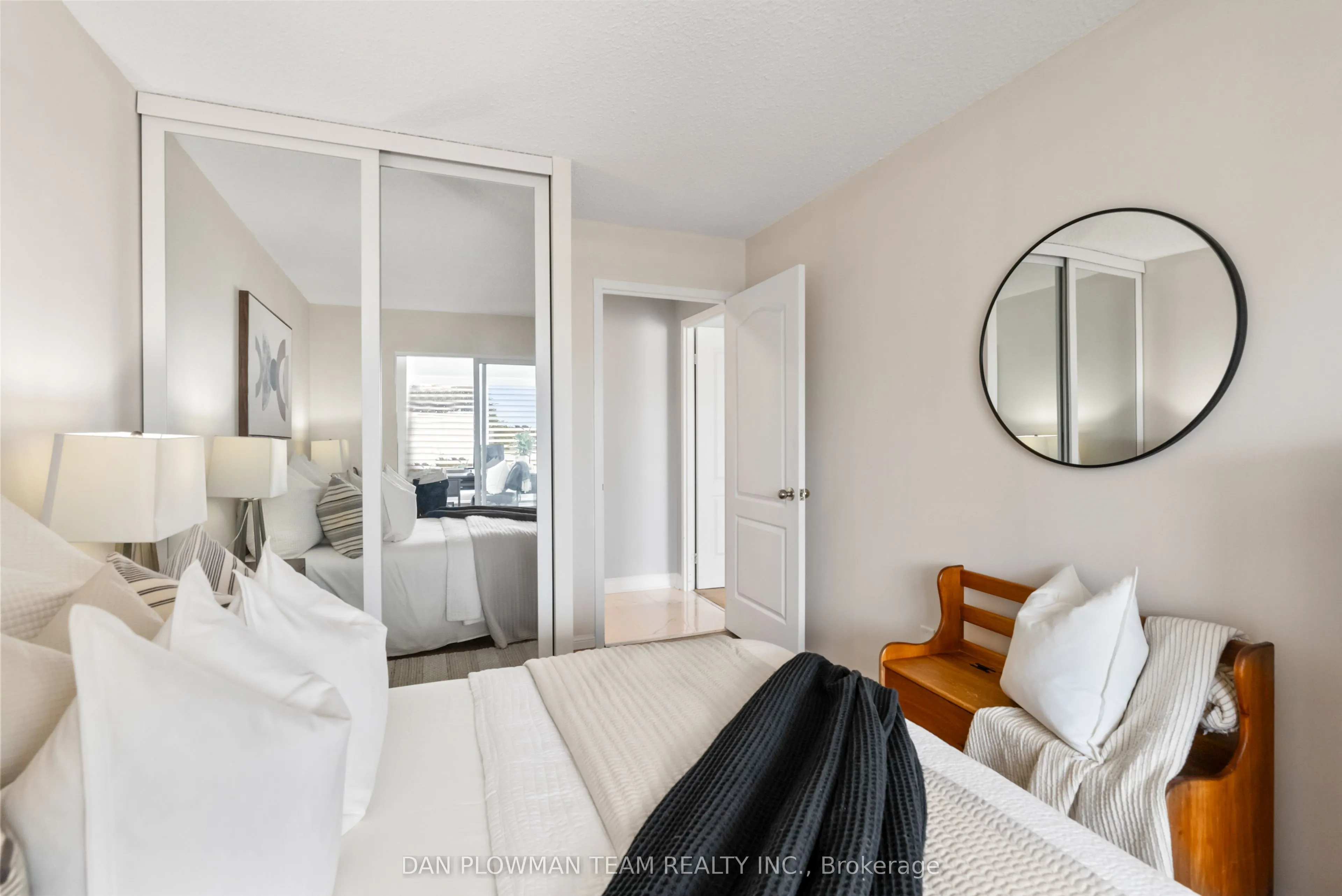 712 Rossland Road E, #609