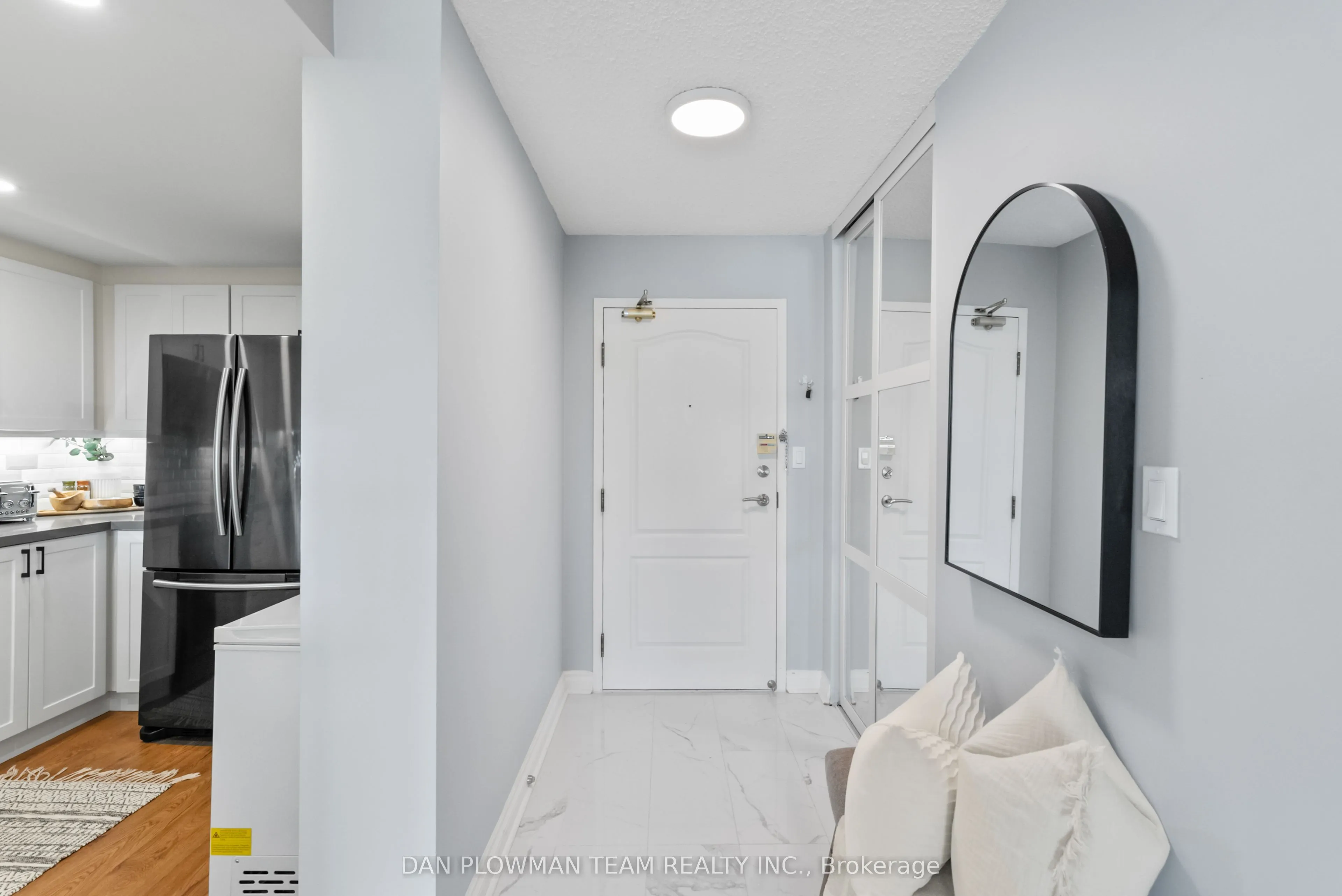 712 Rossland Road E, #609