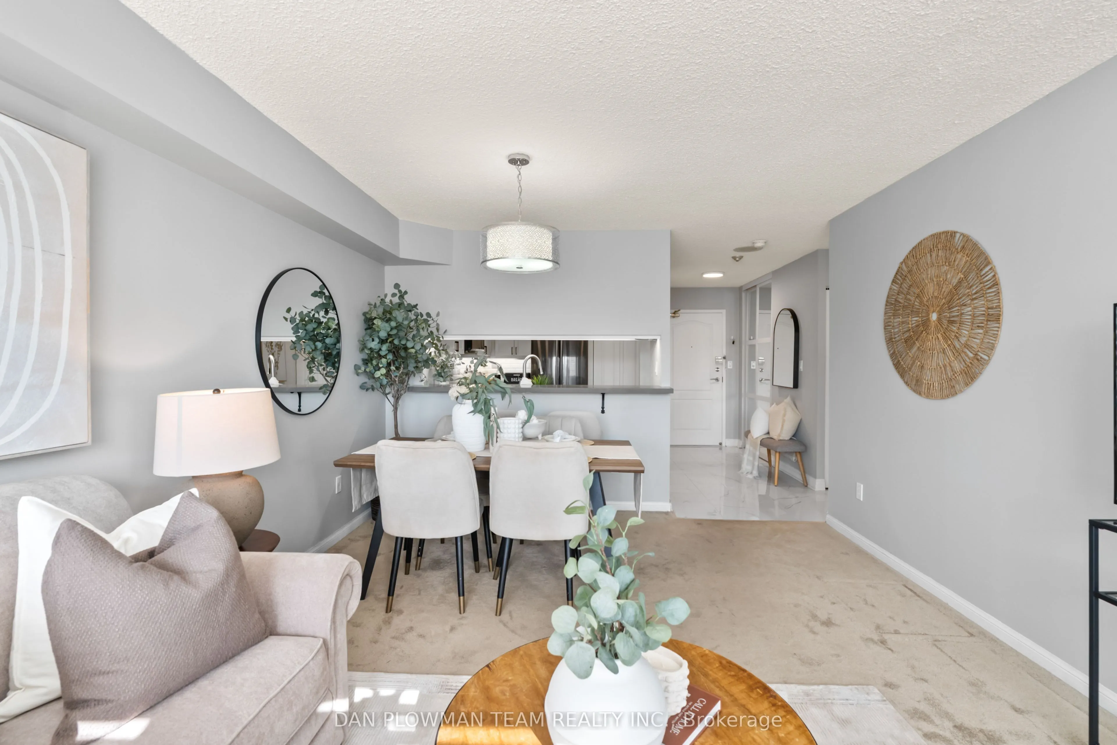 712 Rossland Road E, #609