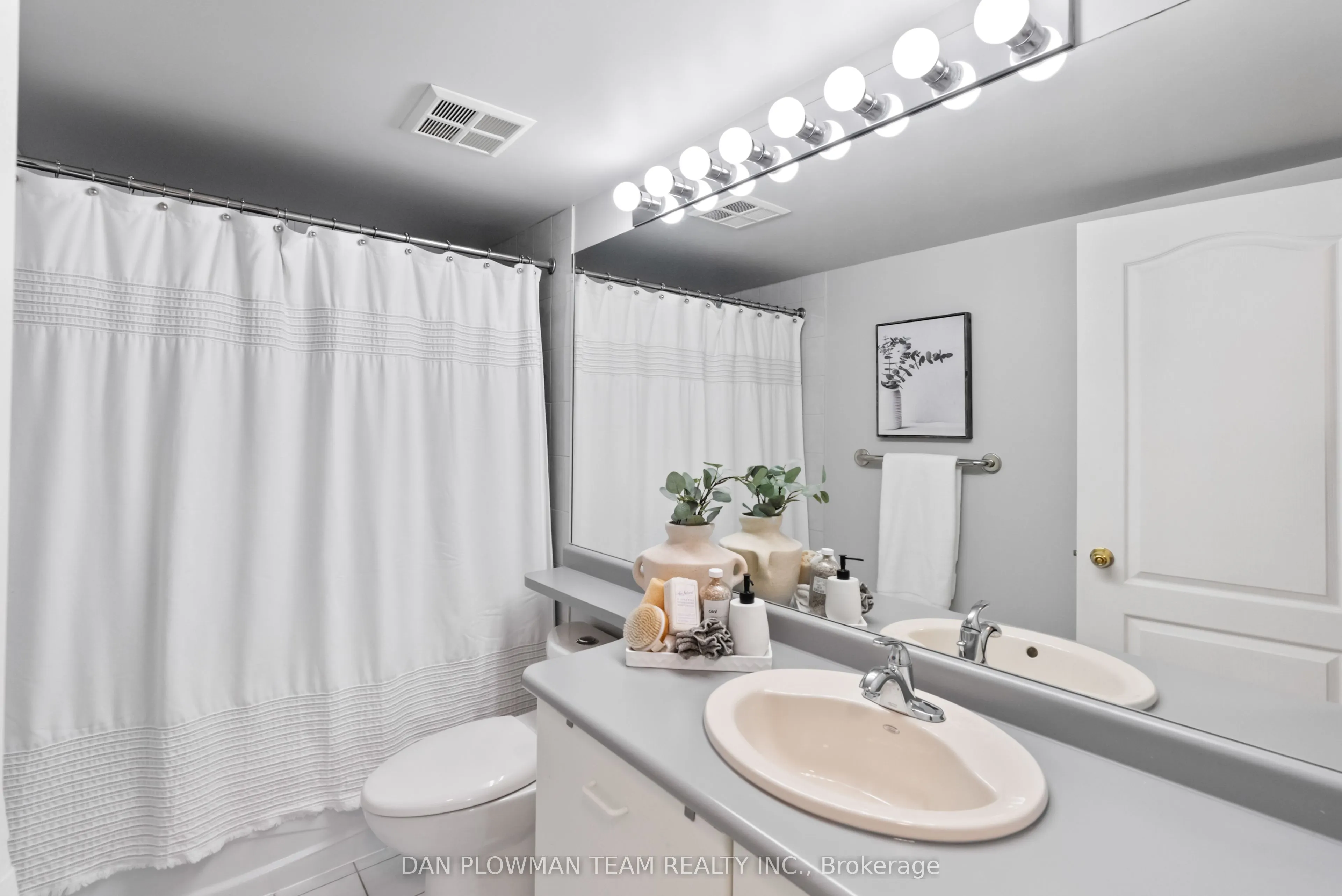 712 Rossland Road E, #609