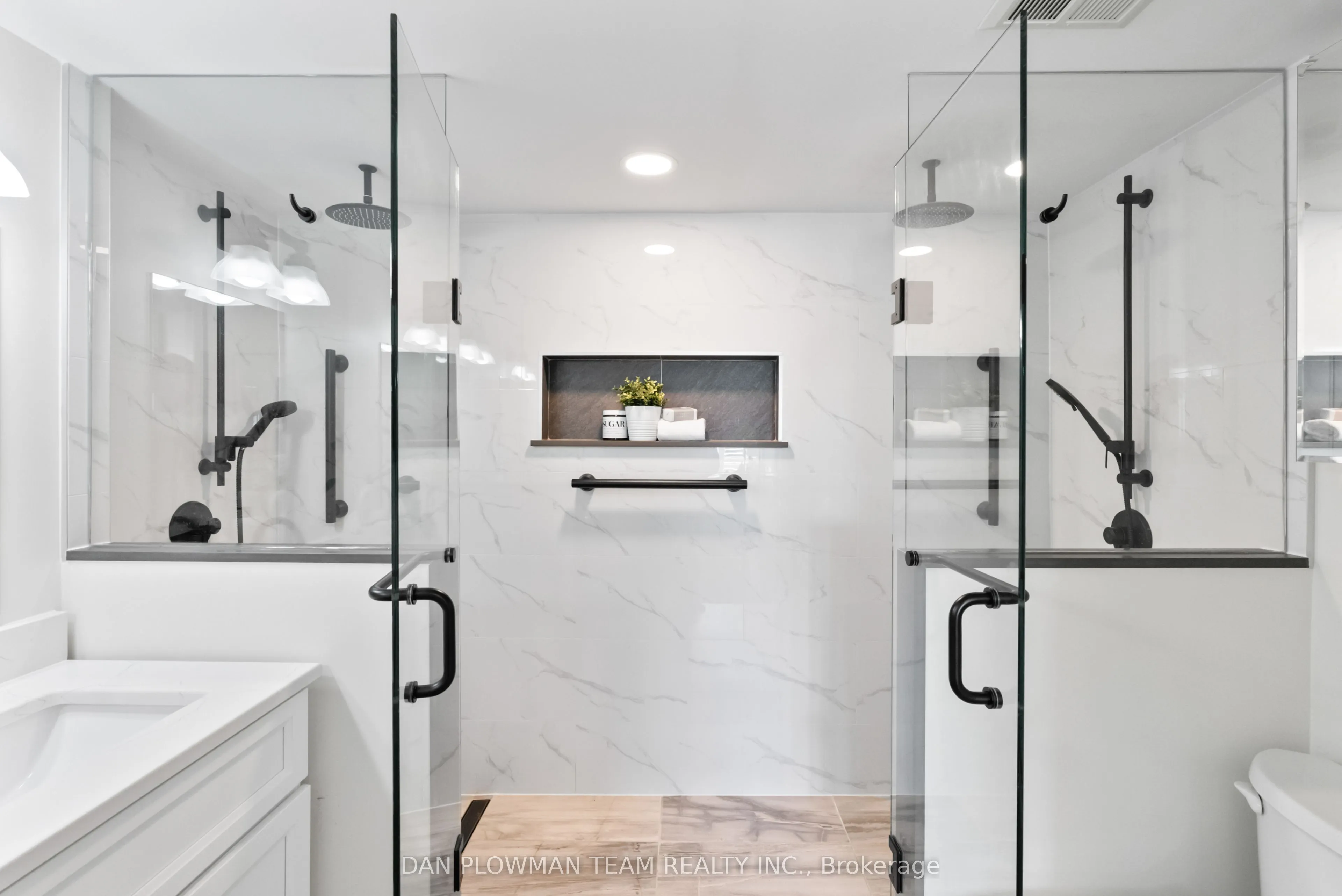 712 Rossland Road E, #609