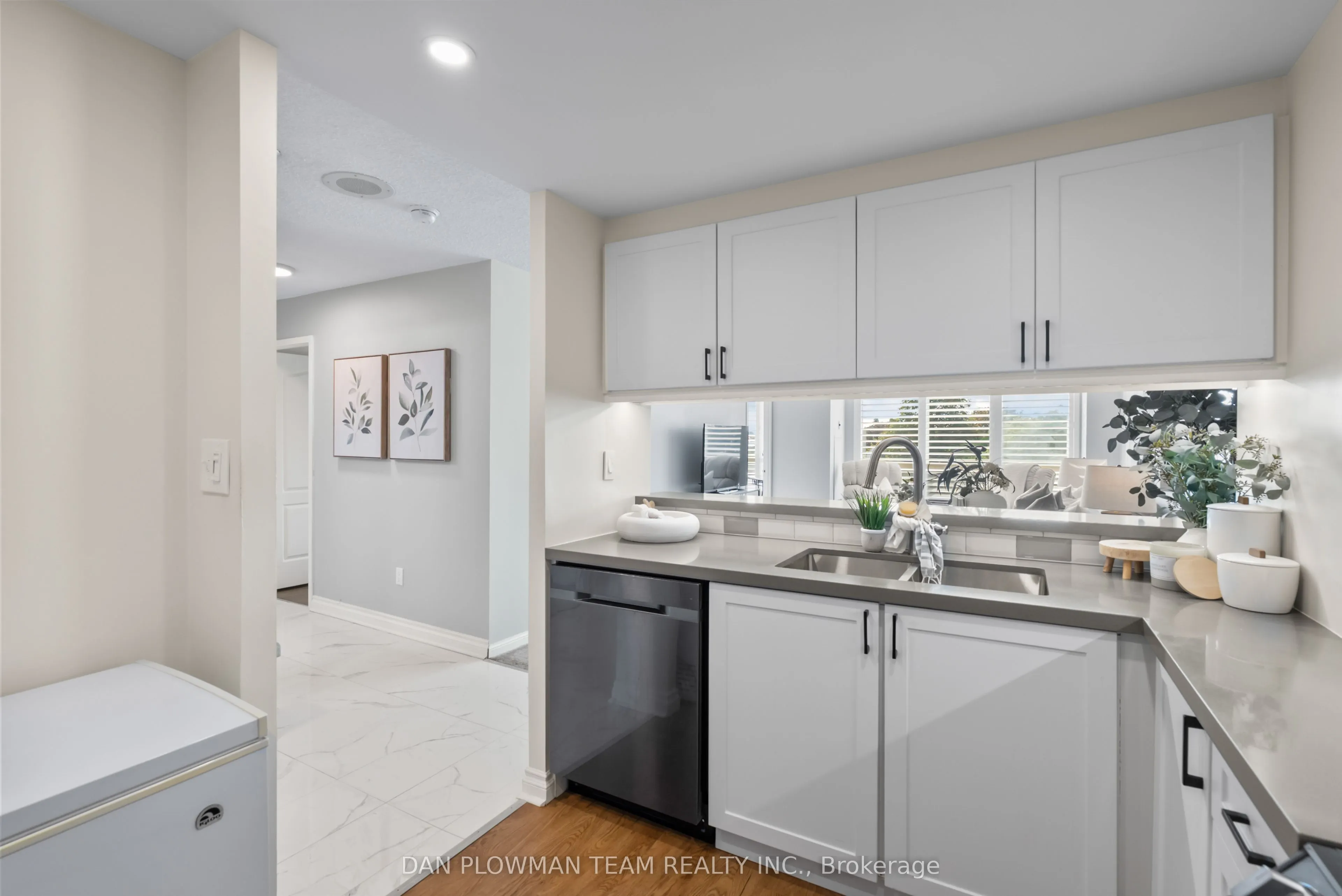 712 Rossland Road E, #609