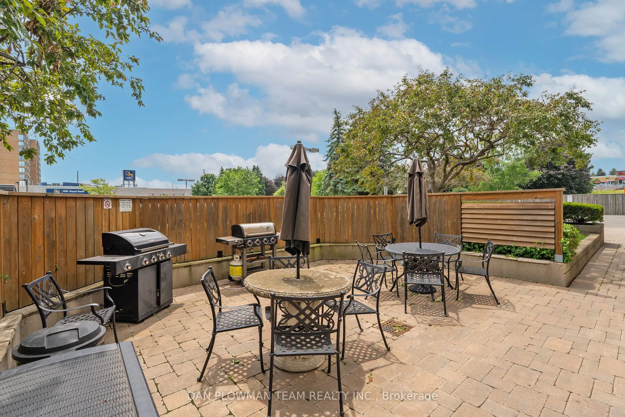 712 Rossland Road E, #609