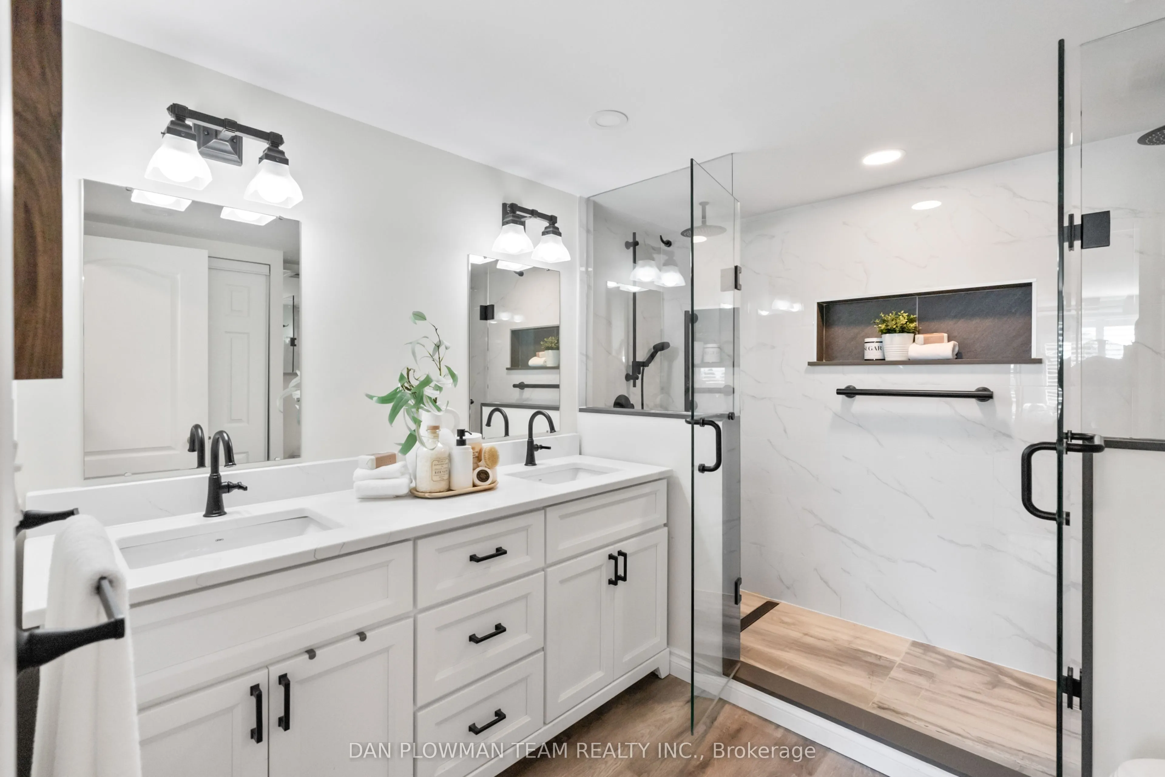 712 Rossland Road E, #609
