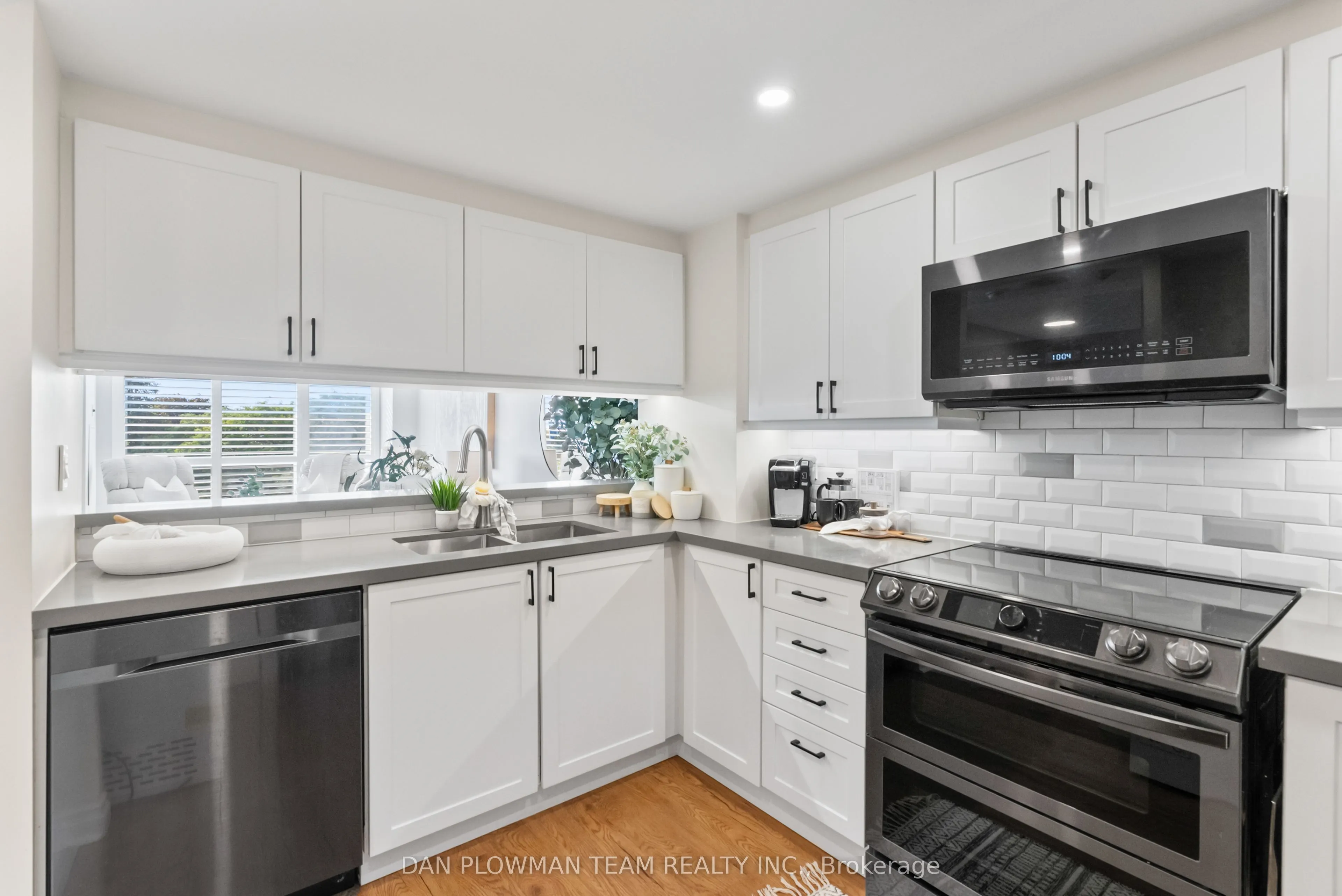 712 Rossland Road E, #609
