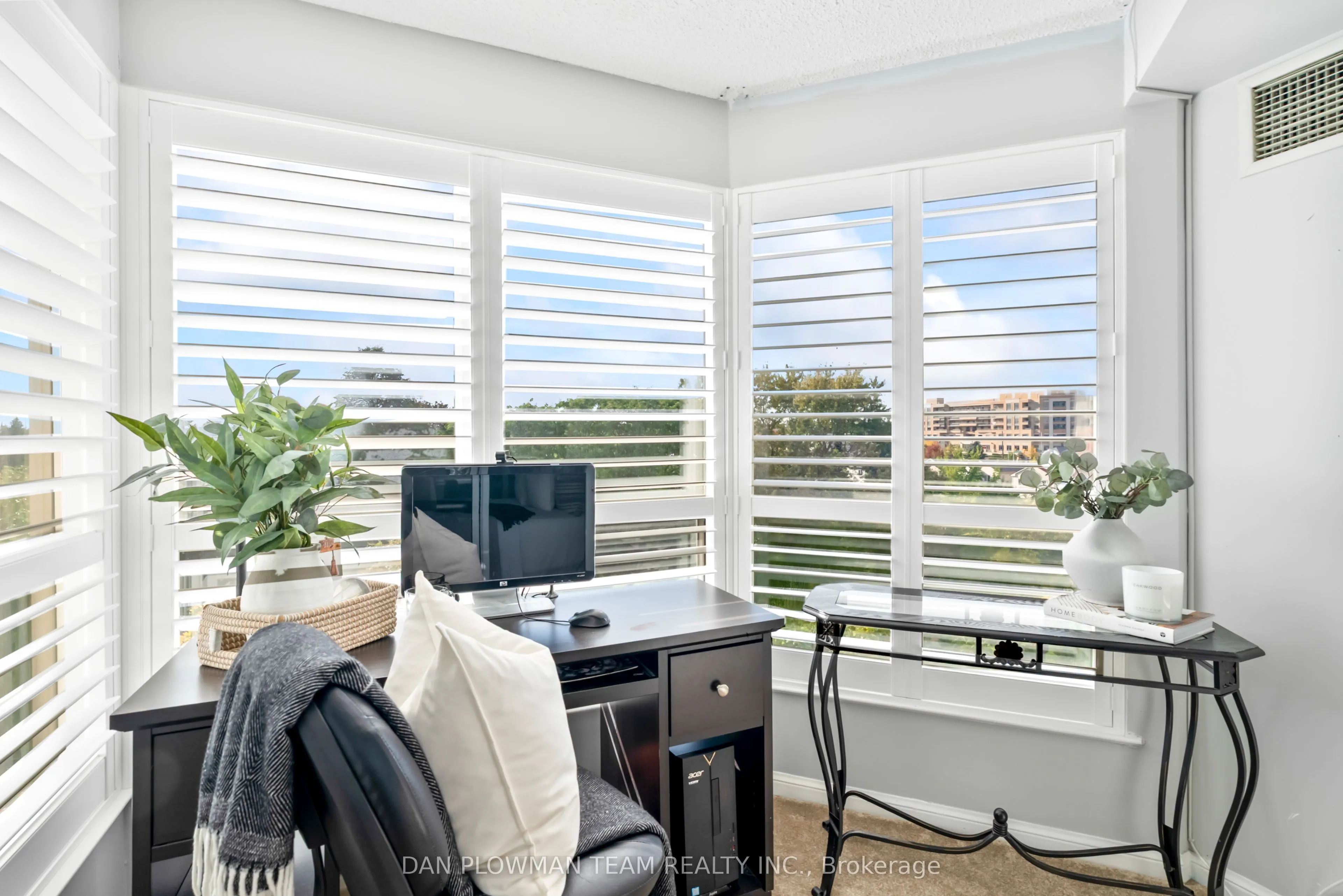 712 Rossland Road E, #609